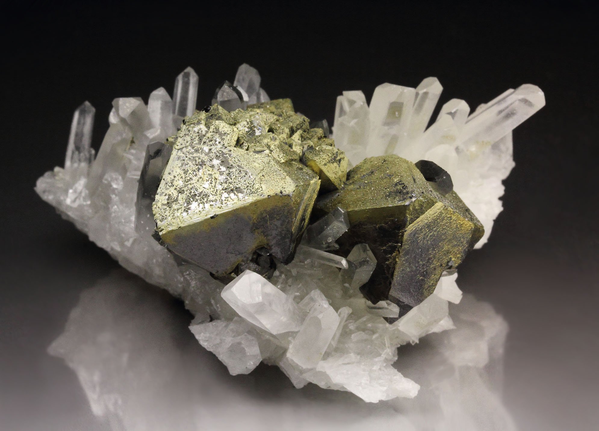 SPHALERITE, epitaxial CHALCOPYRITE, QUARTZ