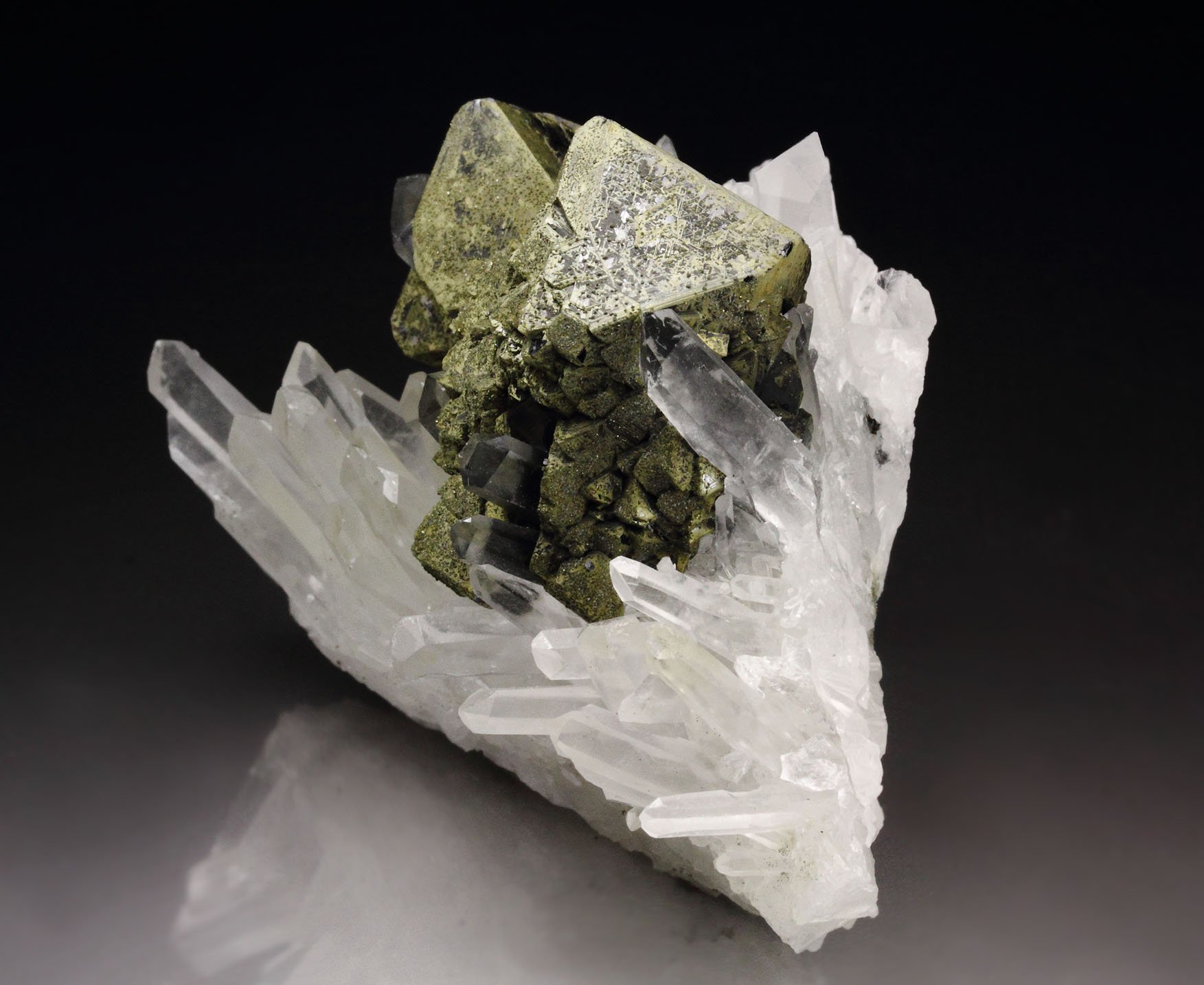 SPHALERITE, epitaxial CHALCOPYRITE, QUARTZ