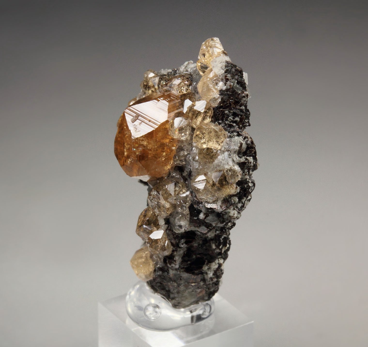 gem GARNET var. GROSSULAR