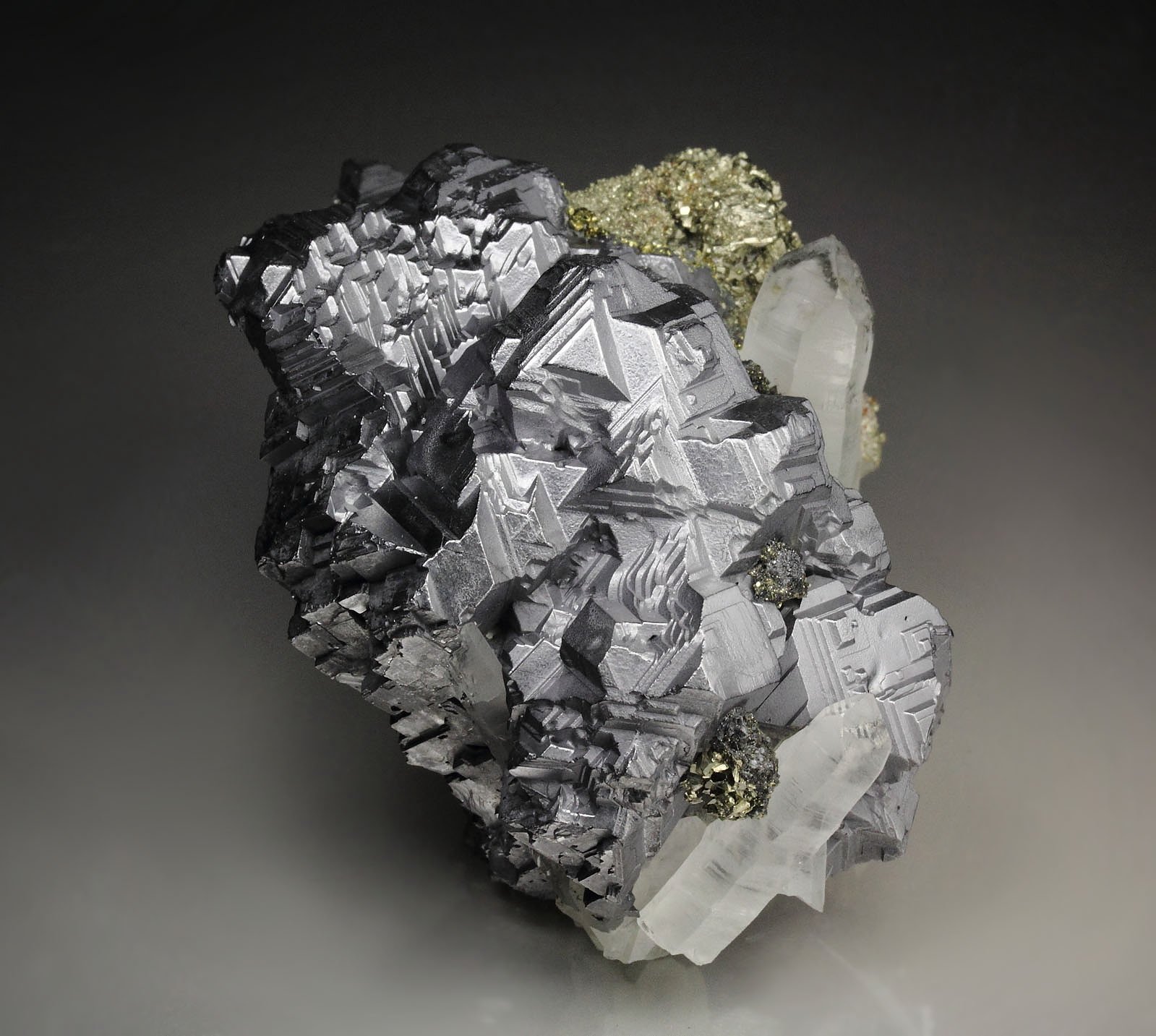 GALENA - SPINEL LAW TWIN, PYRITE, QUARTZ