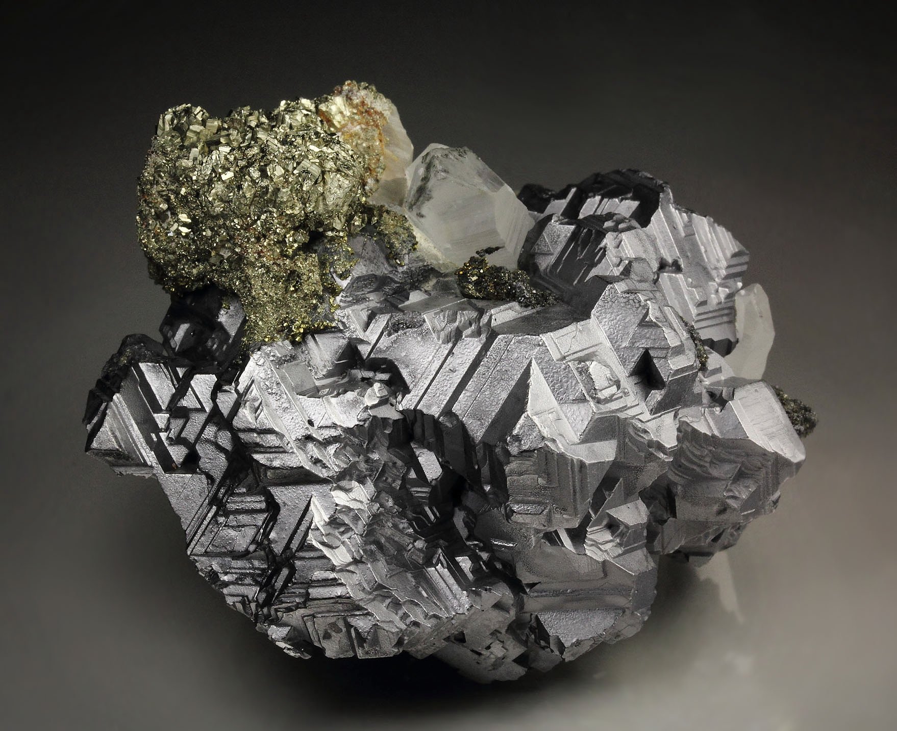 GALENA - SPINEL LAW TWIN, PYRITE, QUARTZ