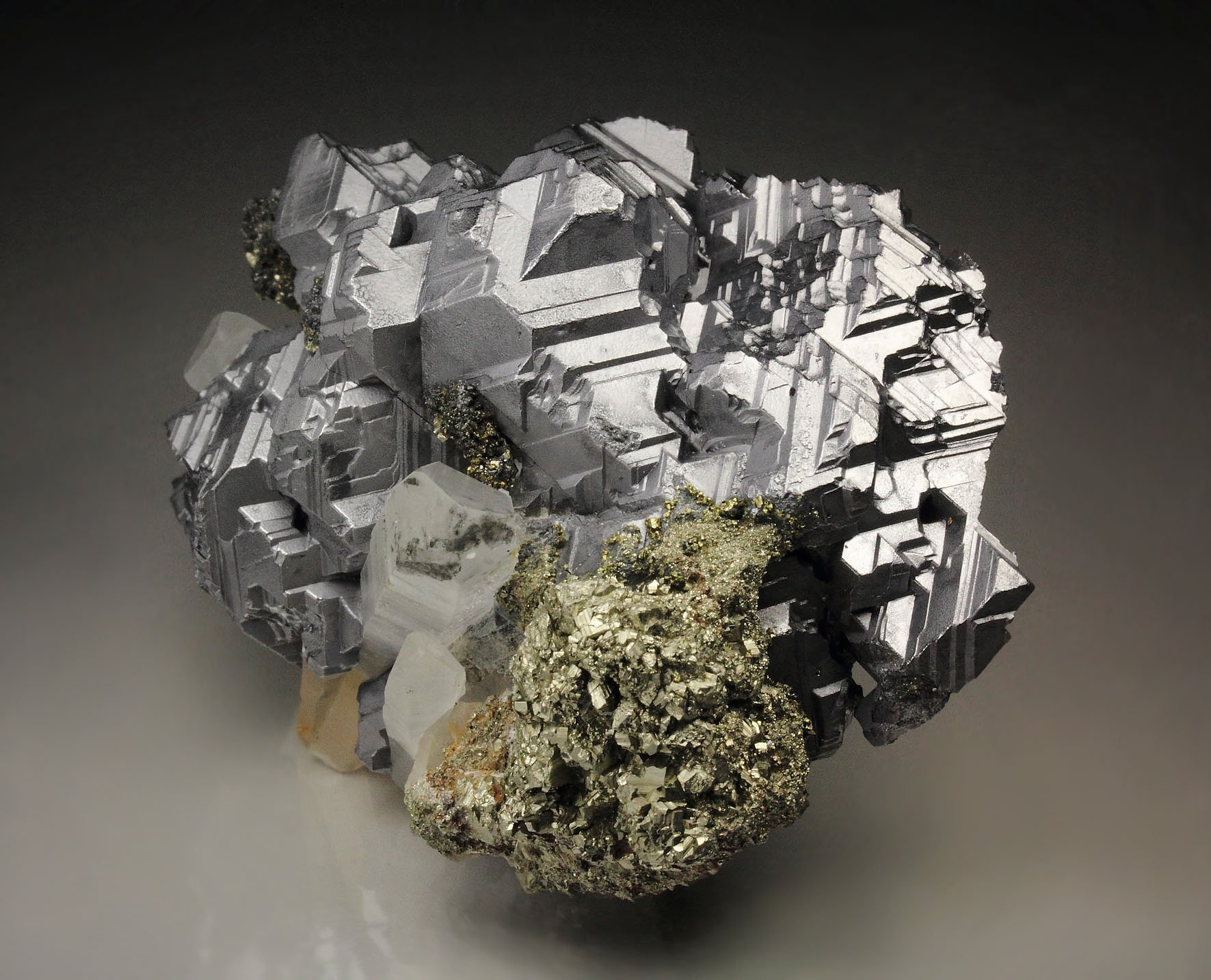 GALENA - SPINEL LAW TWIN, PYRITE, QUARTZ