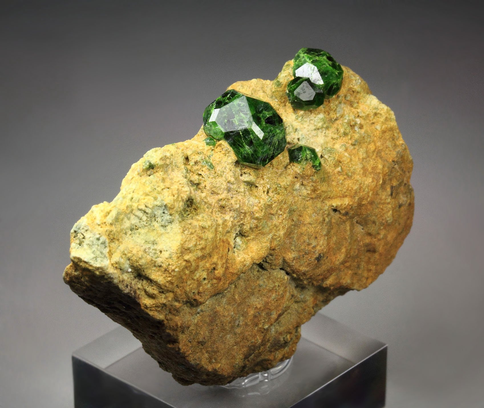 GARNET var. ANDRADITE var. DEMANTOID