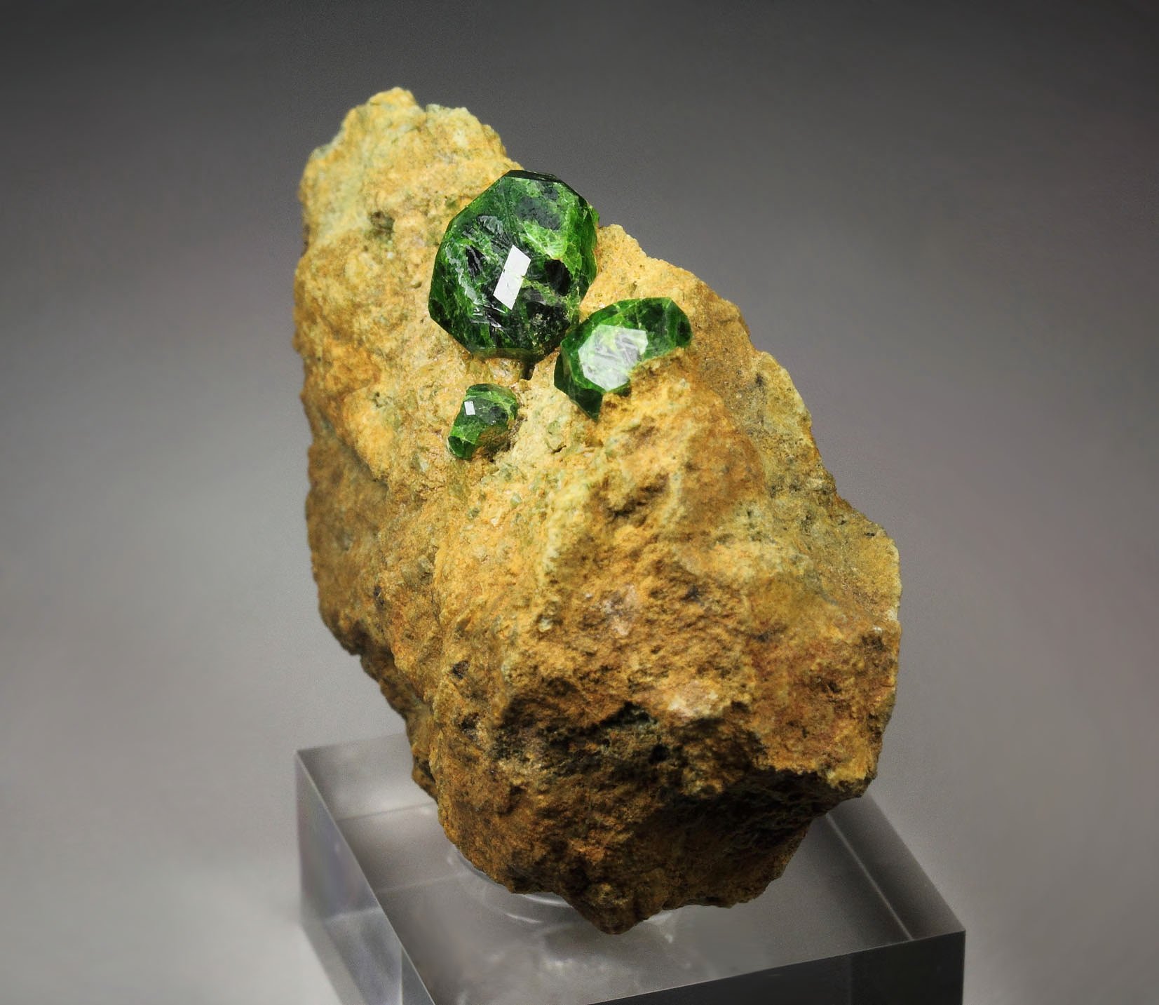 GARNET var. ANDRADITE var. DEMANTOID