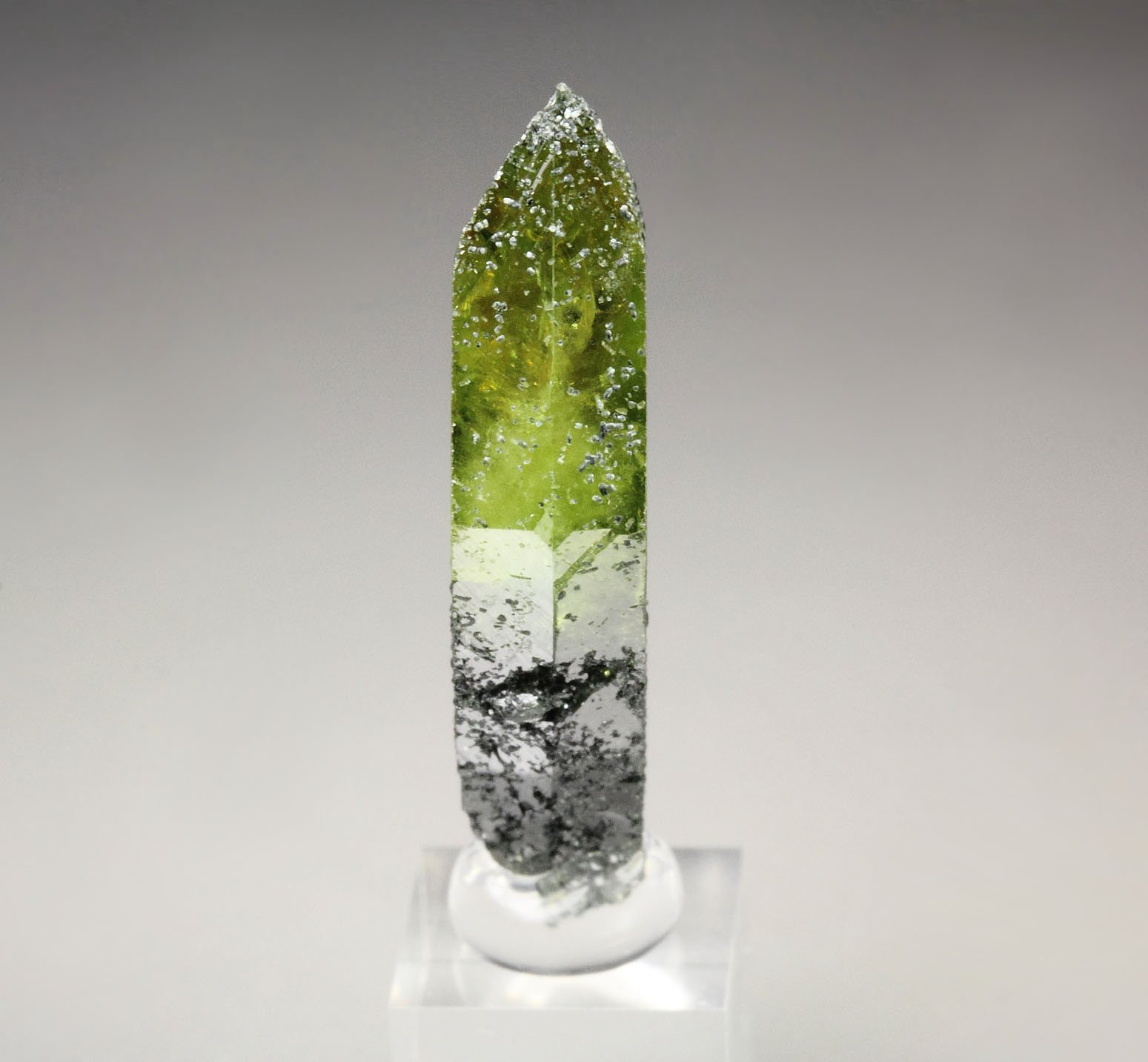 gem TITANITE twinned with CLINOCHLORE inclusions