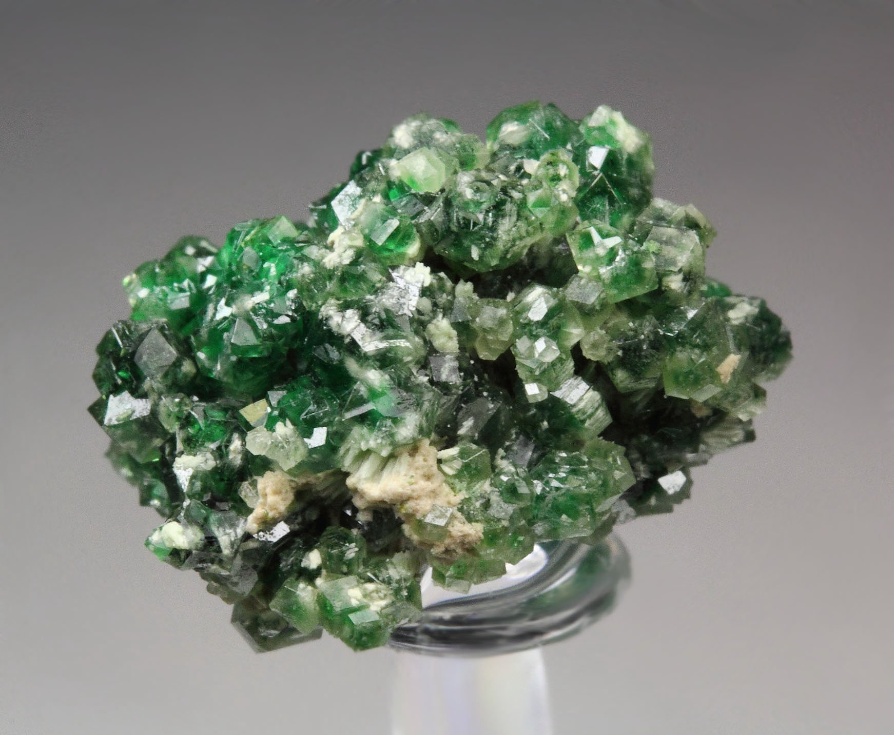 gem GARNET var. GROSSULAR var. CHROMIAN, CHROMITE