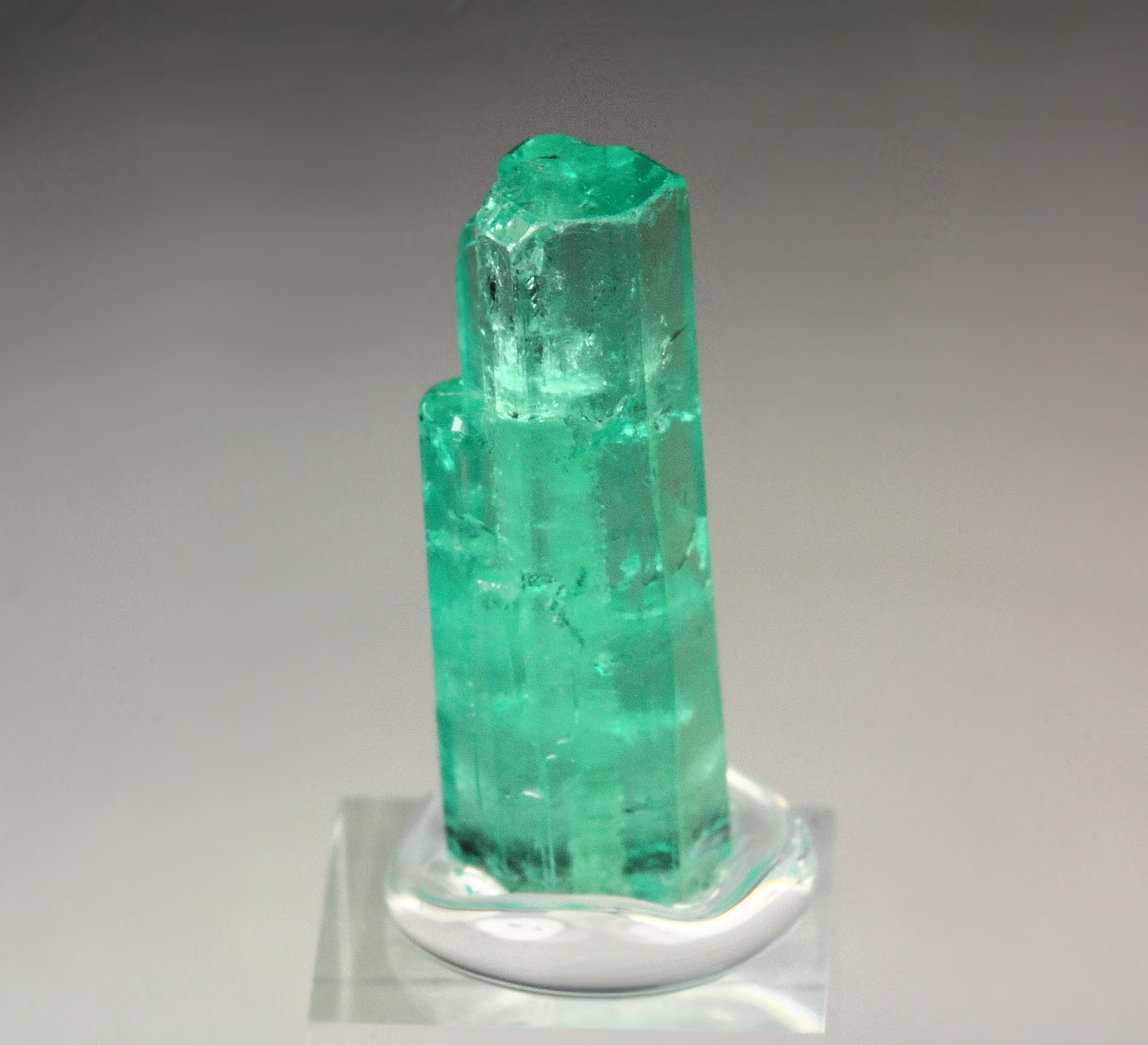 Quebul Fine Minerals / Archive - gem BERYL var. EMERALD