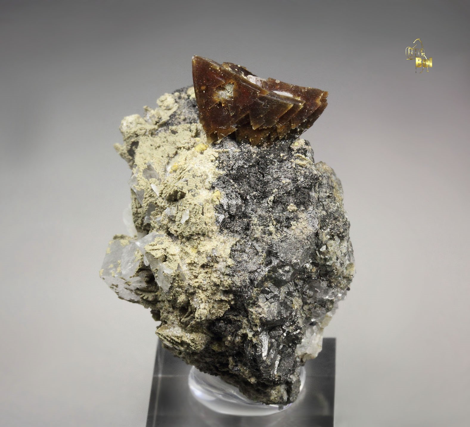 HELVINE (HELVITE), CALCITE, MAGNETITE