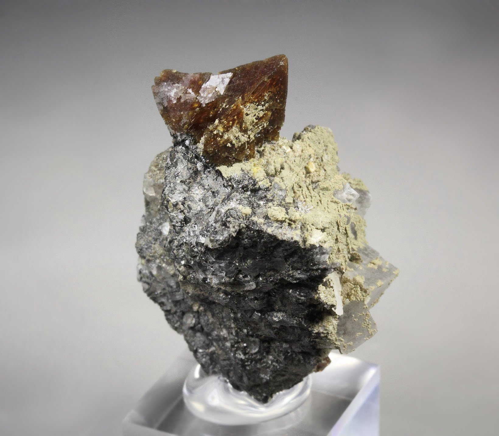 HELVINE (HELVITE), CALCITE, MAGNETITE