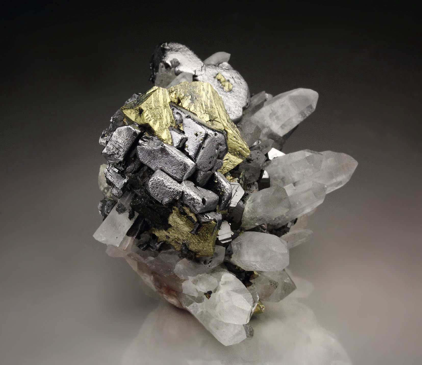 skeletal GALENA, CHALCOPYRITE, QUARTZ, SPHALERITE 