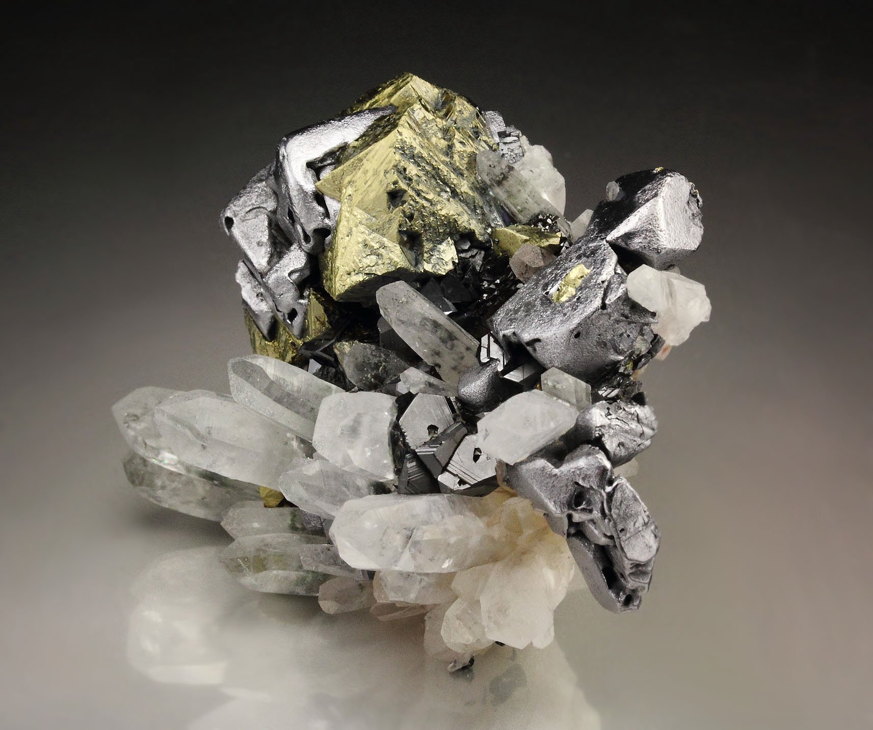 skeletal GALENA, CHALCOPYRITE, QUARTZ, SPHALERITE 