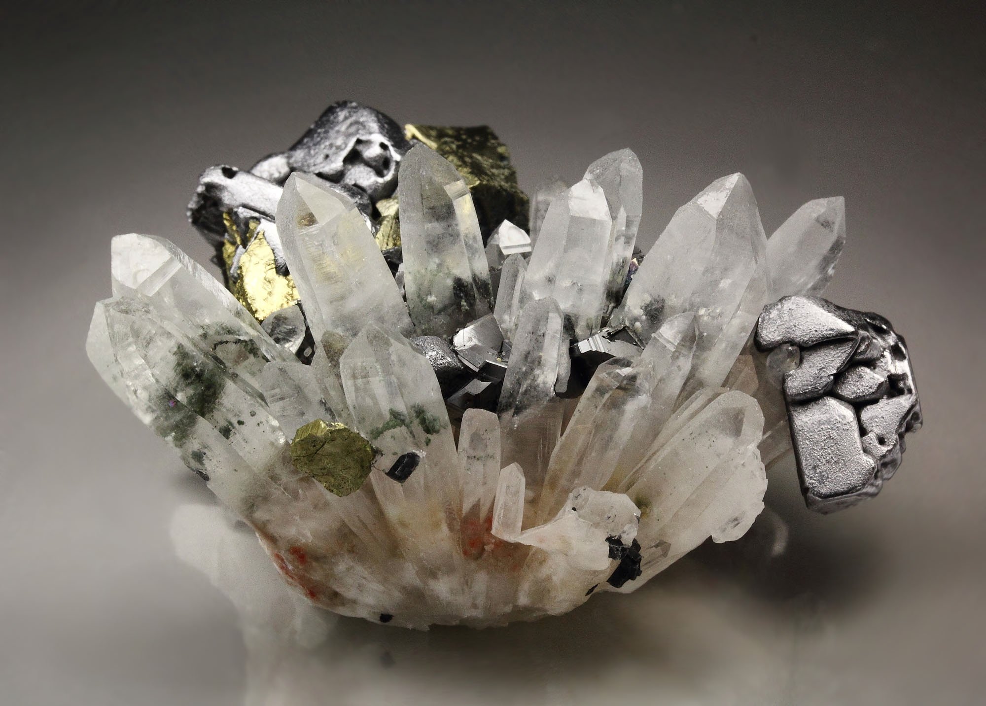 skeletal GALENA, CHALCOPYRITE, QUARTZ, SPHALERITE 