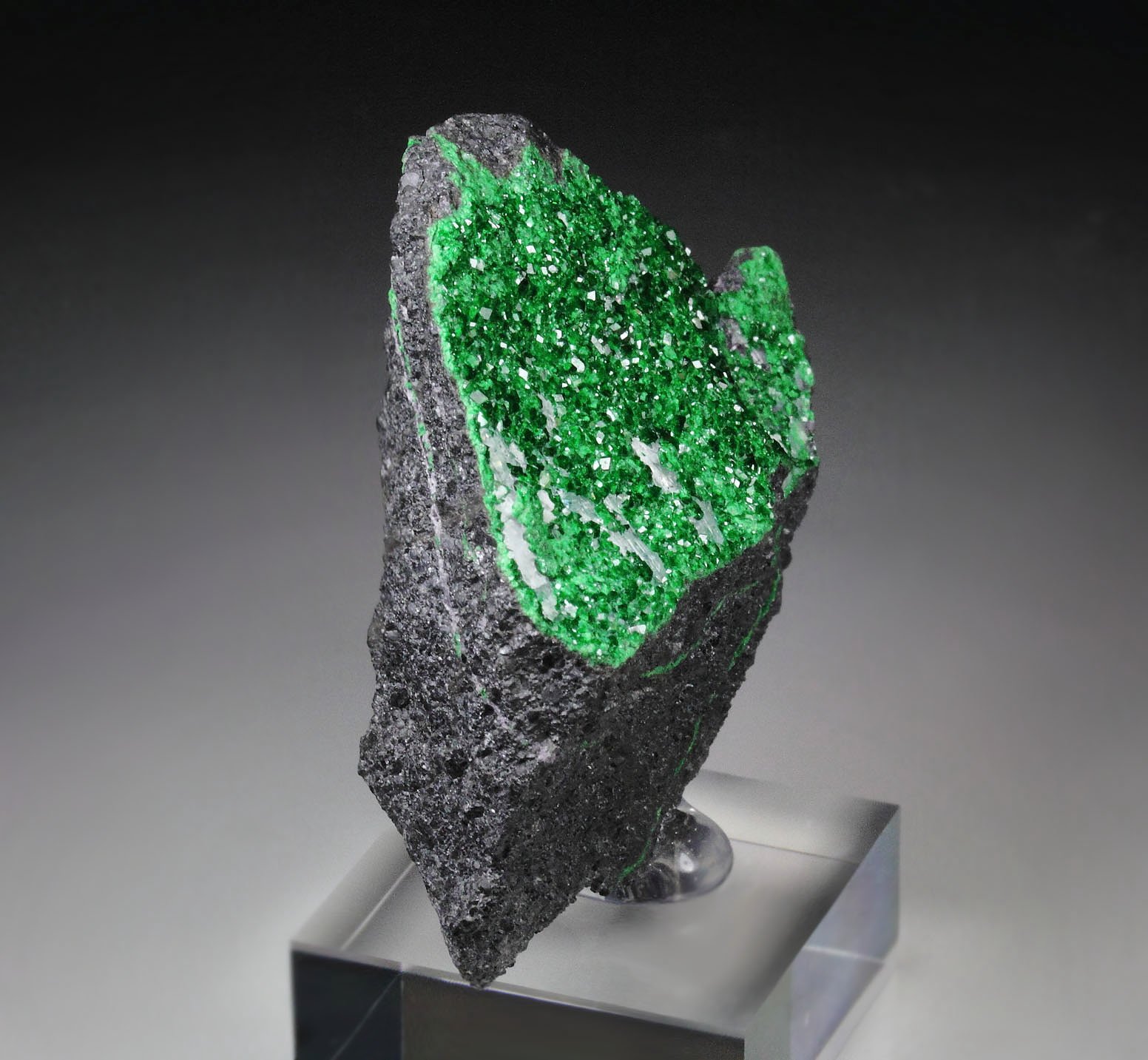 GARNET var. UVAROVITE