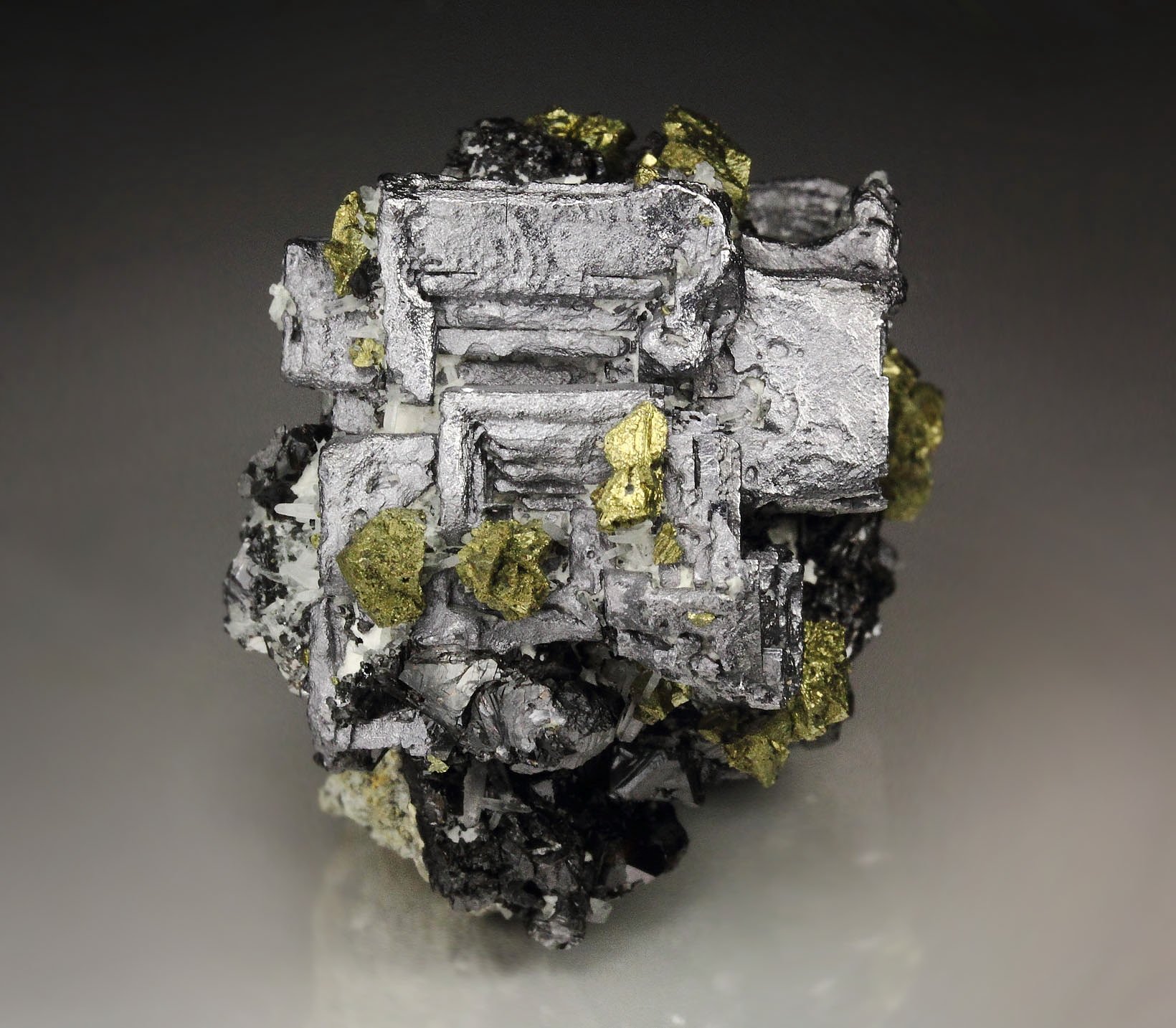 skeletal GALENA, CHALCOPYRITE, SPHALERITE, QUARTZ