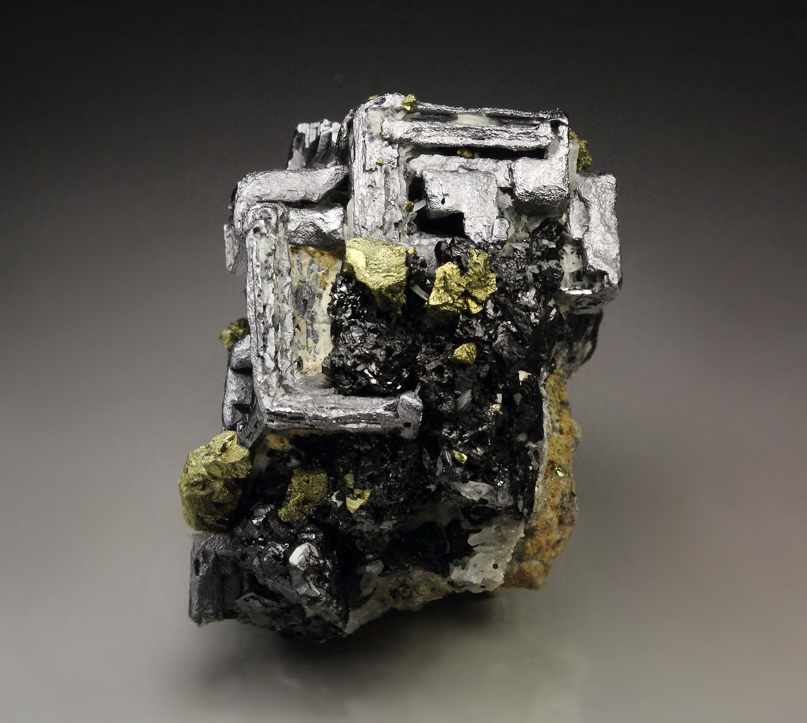 skeletal GALENA, CHALCOPYRITE, SPHALERITE, QUARTZ