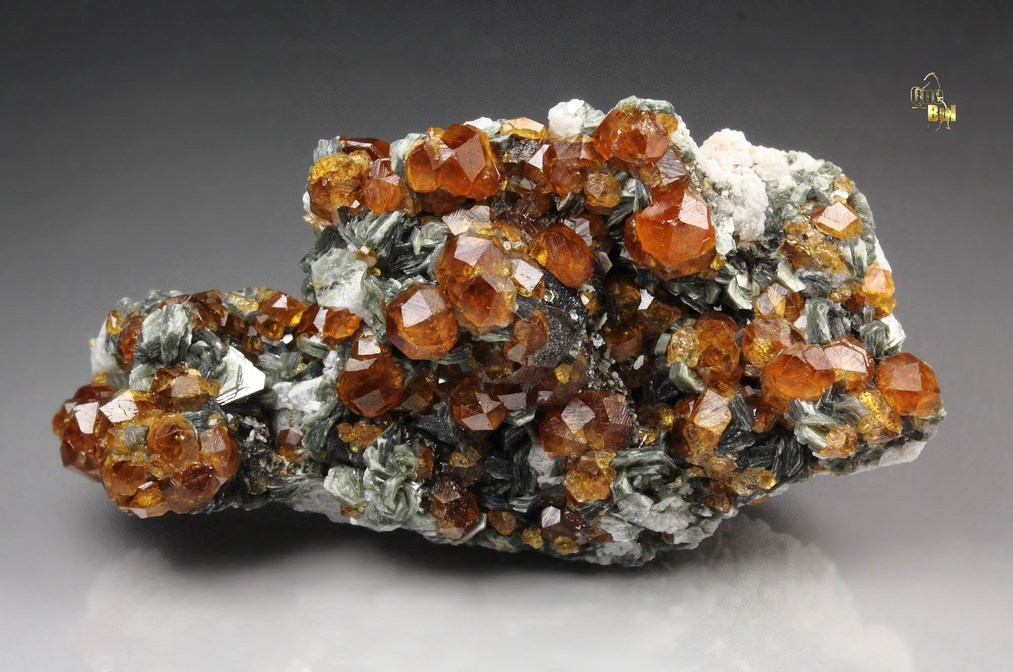 gem GARNET var. SPESSARTINE, MUSCOVITE, QUARTZ var. SMOKY