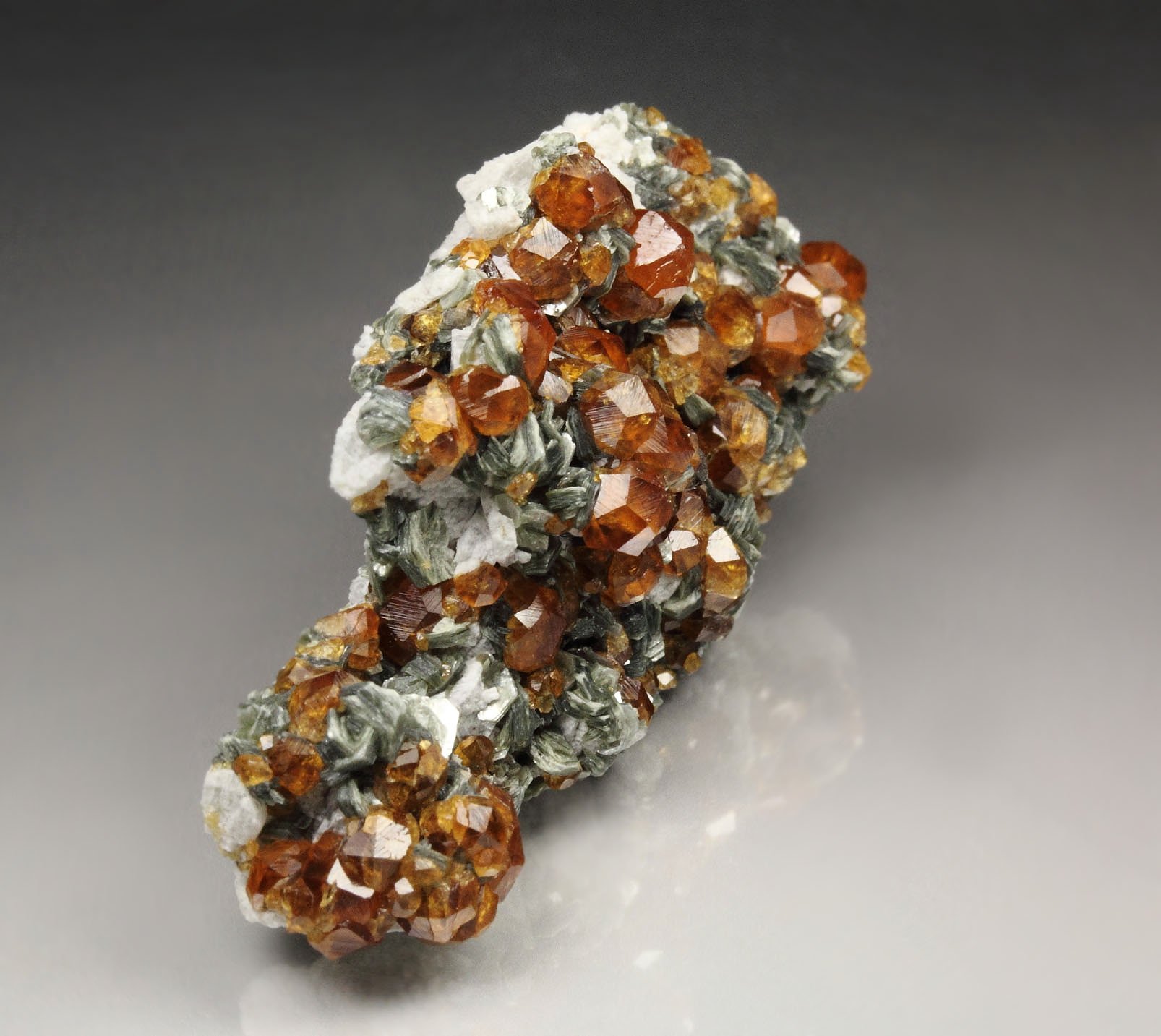 gem GARNET var. SPESSARTINE, MUSCOVITE, QUARTZ var. SMOKY