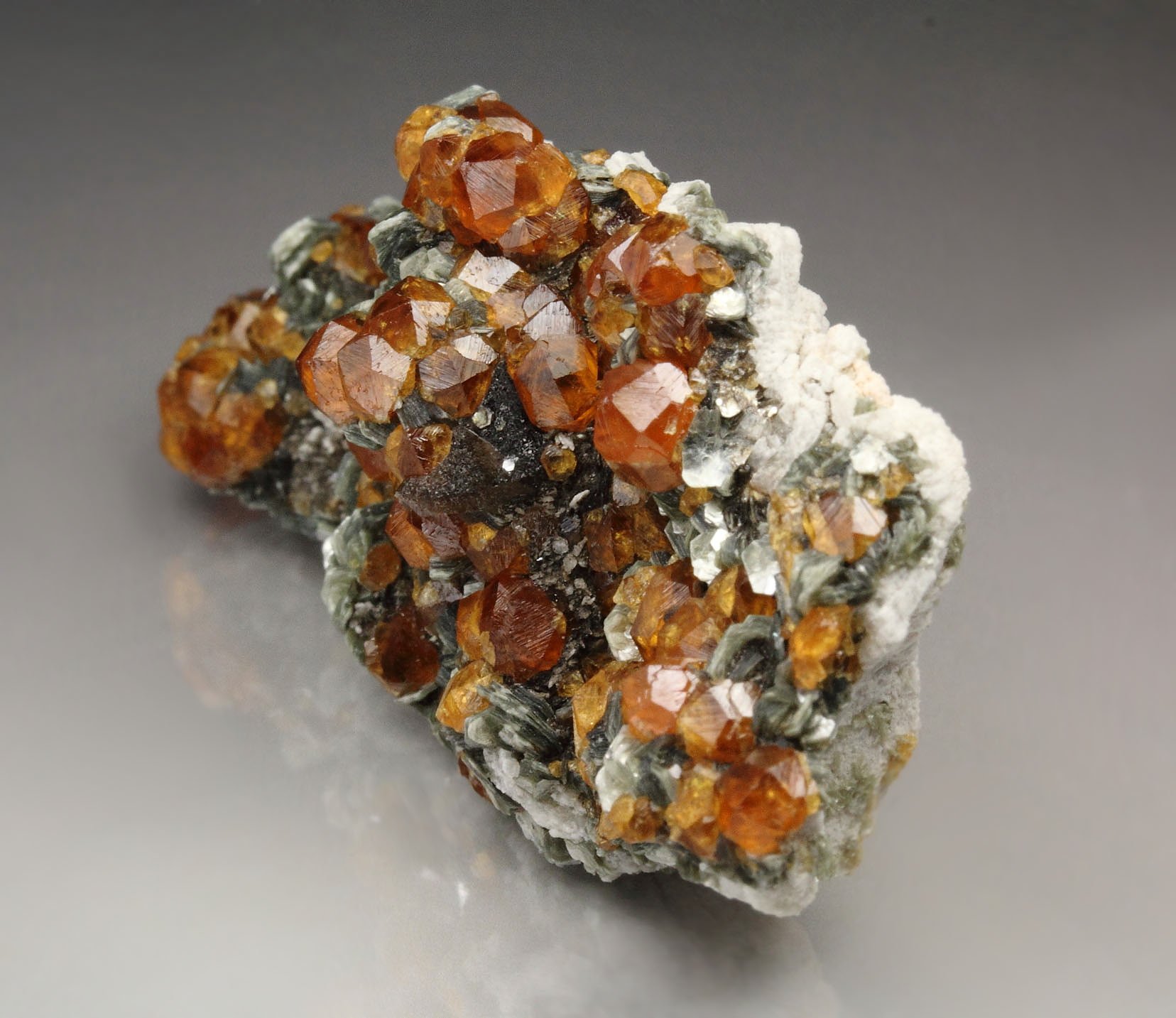 gem GARNET var. SPESSARTINE, MUSCOVITE, QUARTZ var. SMOKY