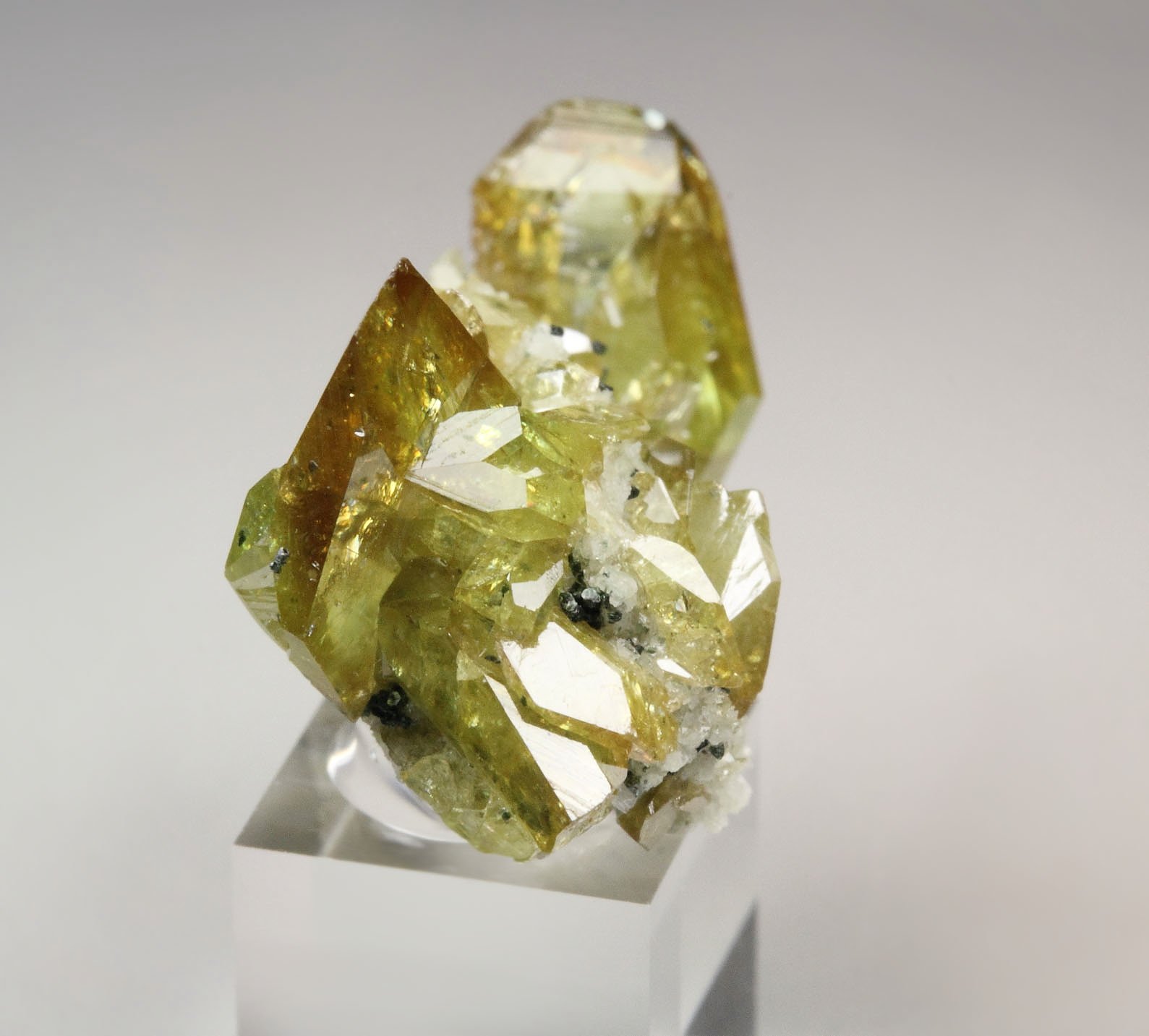 gem TITANITE twinned, K FELDSPAR var. ADULARIA, CLINOCHLORE