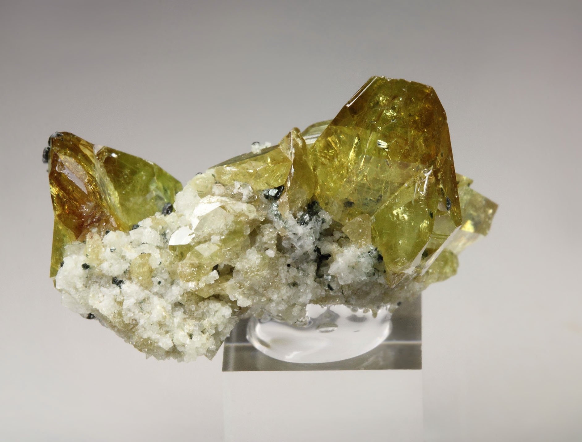gem TITANITE twinned, K FELDSPAR var. ADULARIA, CLINOCHLORE