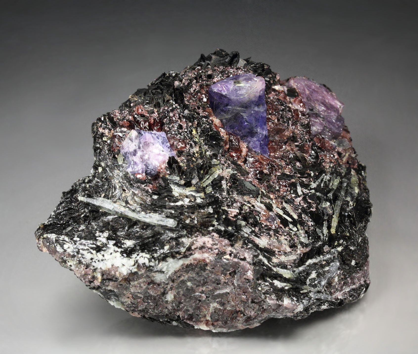 CORUNDUM var. RUBY, MUSCOVITE, PYROPE var. RHODOLITE