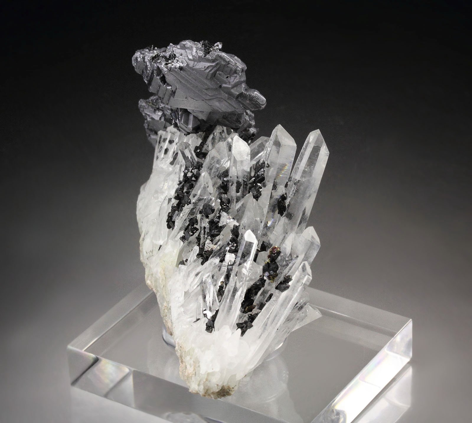 GALENA - SPINEL LAW TWIN, SPHALERITE, QUARTZ