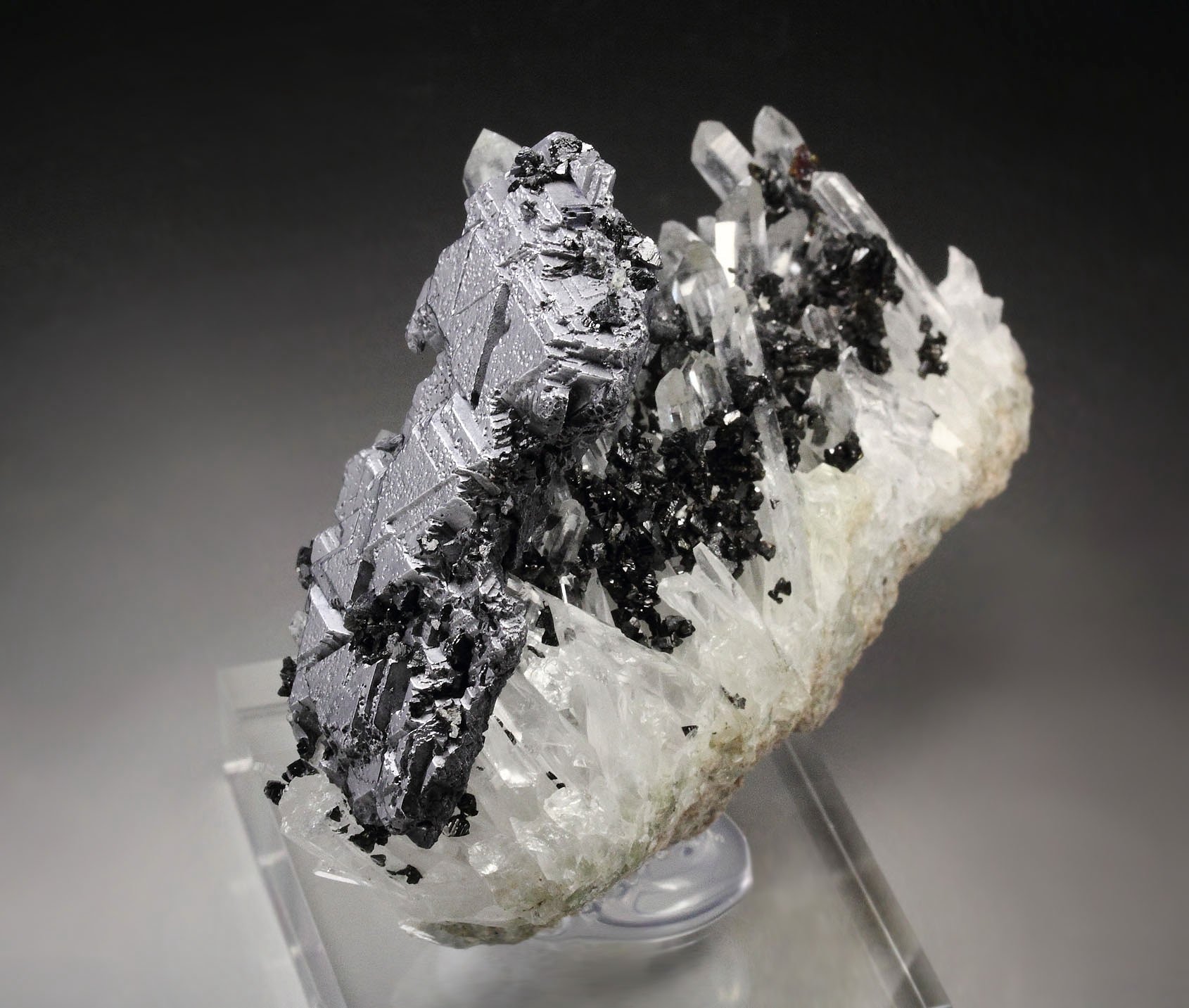 GALENA - SPINEL LAW TWIN, SPHALERITE, QUARTZ