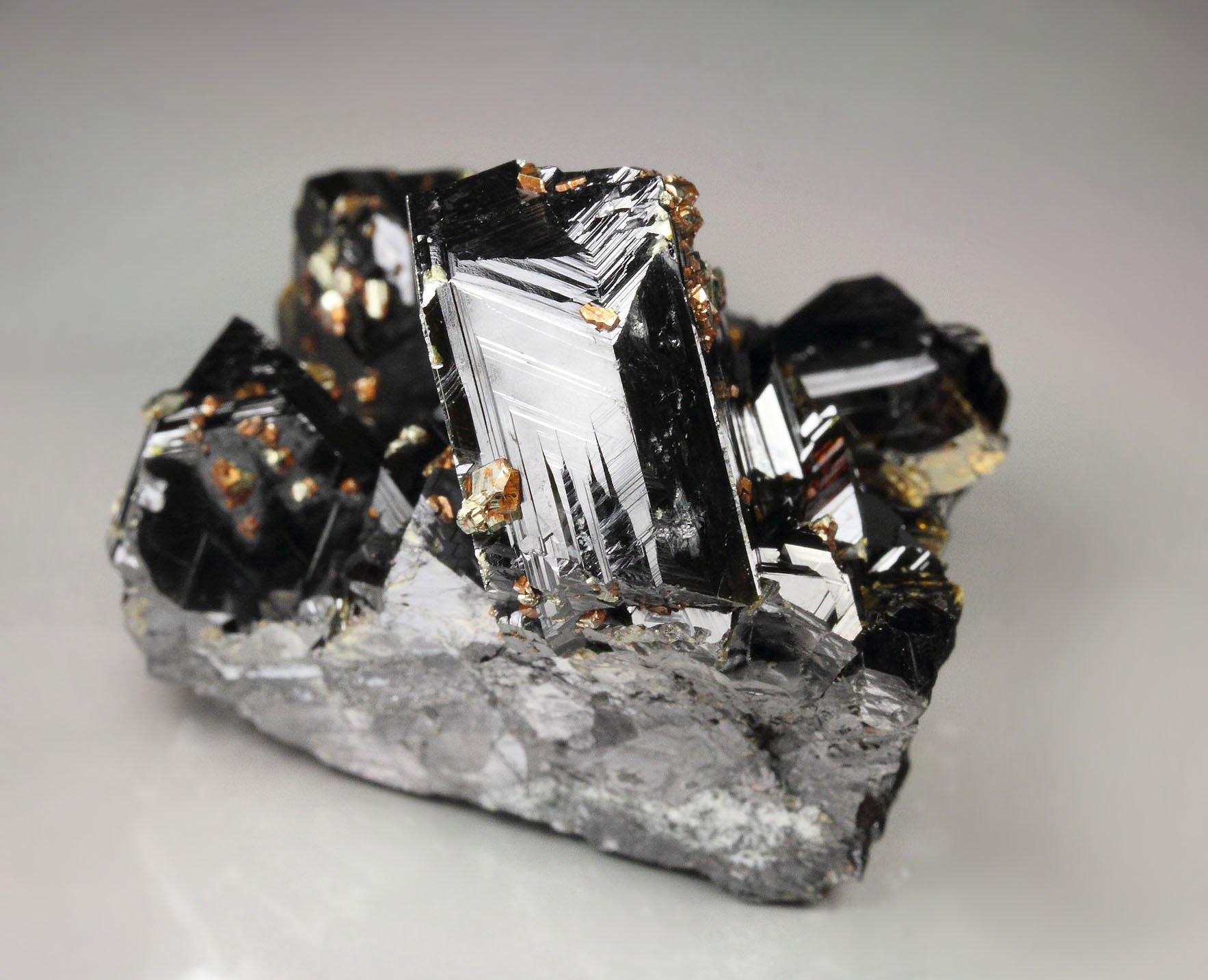 twinned SPHALERITE, PYRITE 