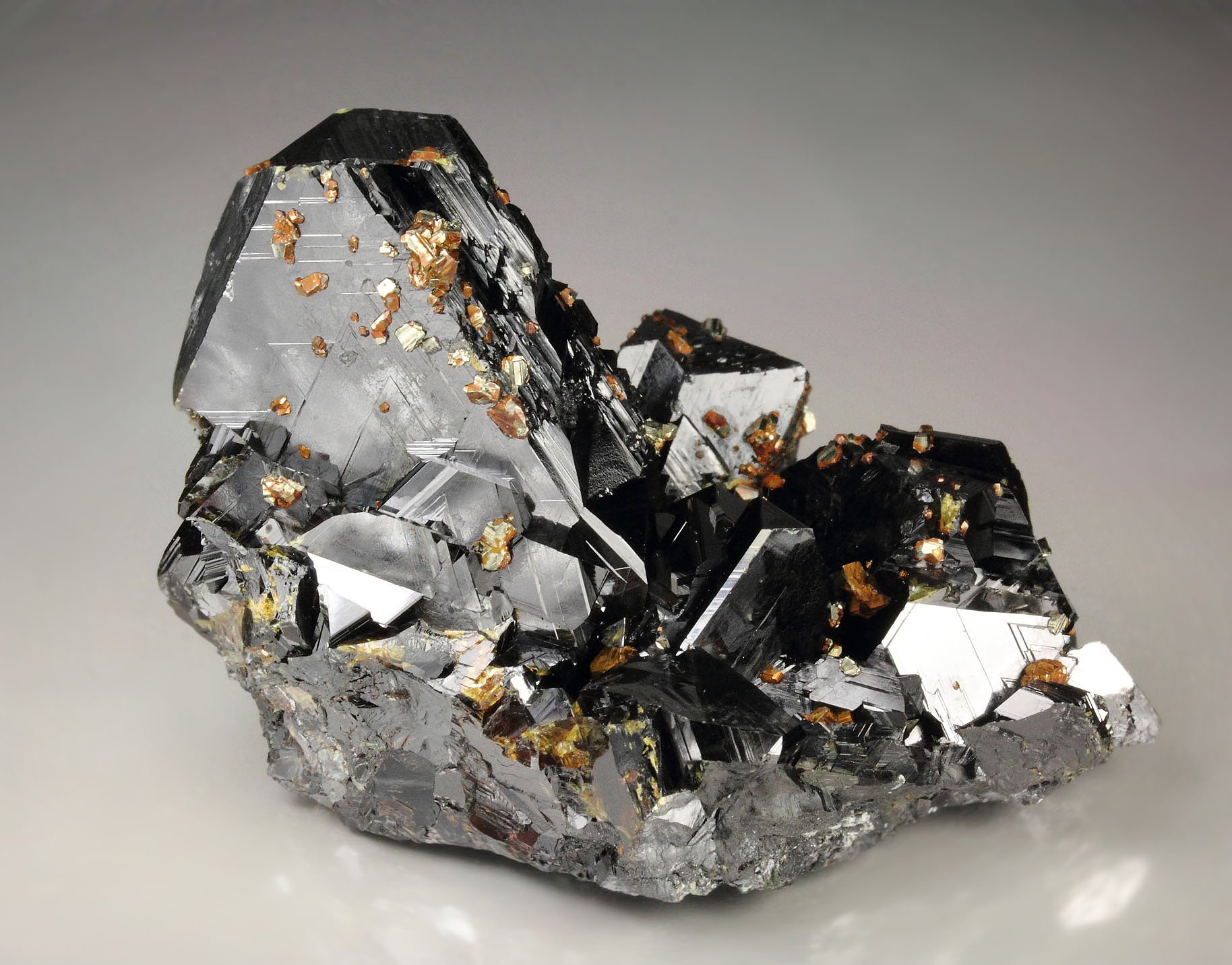 twinned SPHALERITE, PYRITE 