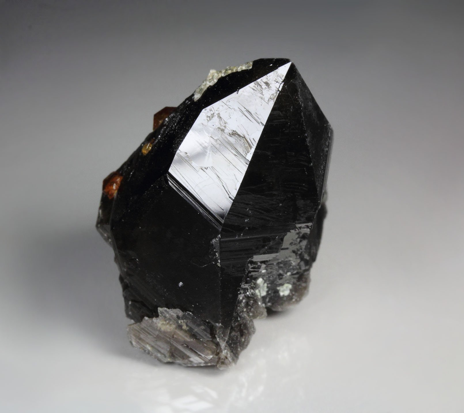 floater - gem GARNET var. SPESSARTINE, QUARTZ var. SMOKY