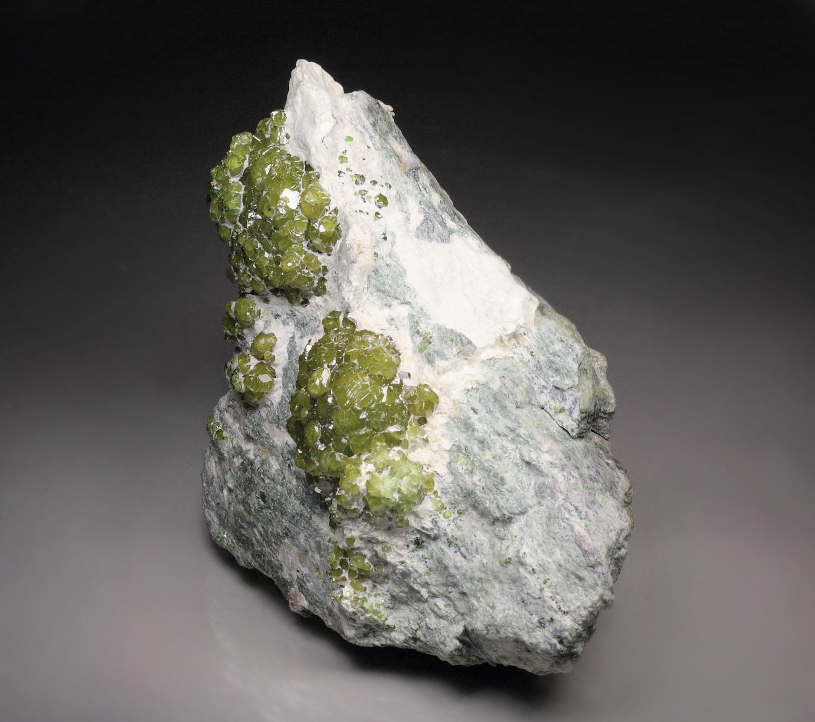GARNET var. ANDRADITE var. DEMANTOID