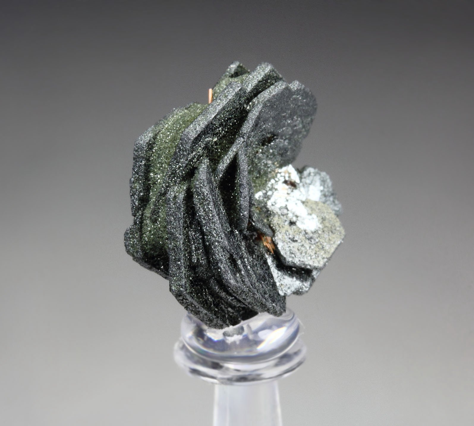 HEMATITE var. IRON ROSE, RUTILE