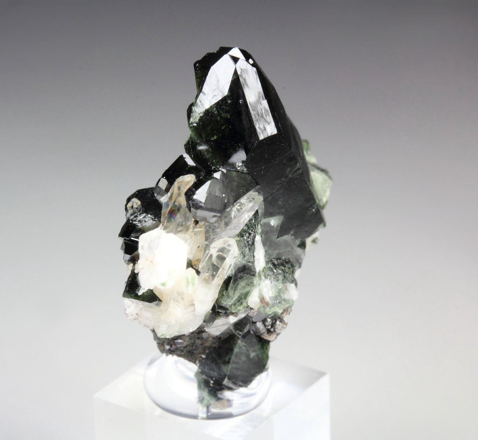 twinned KULANITE, QUARTZ