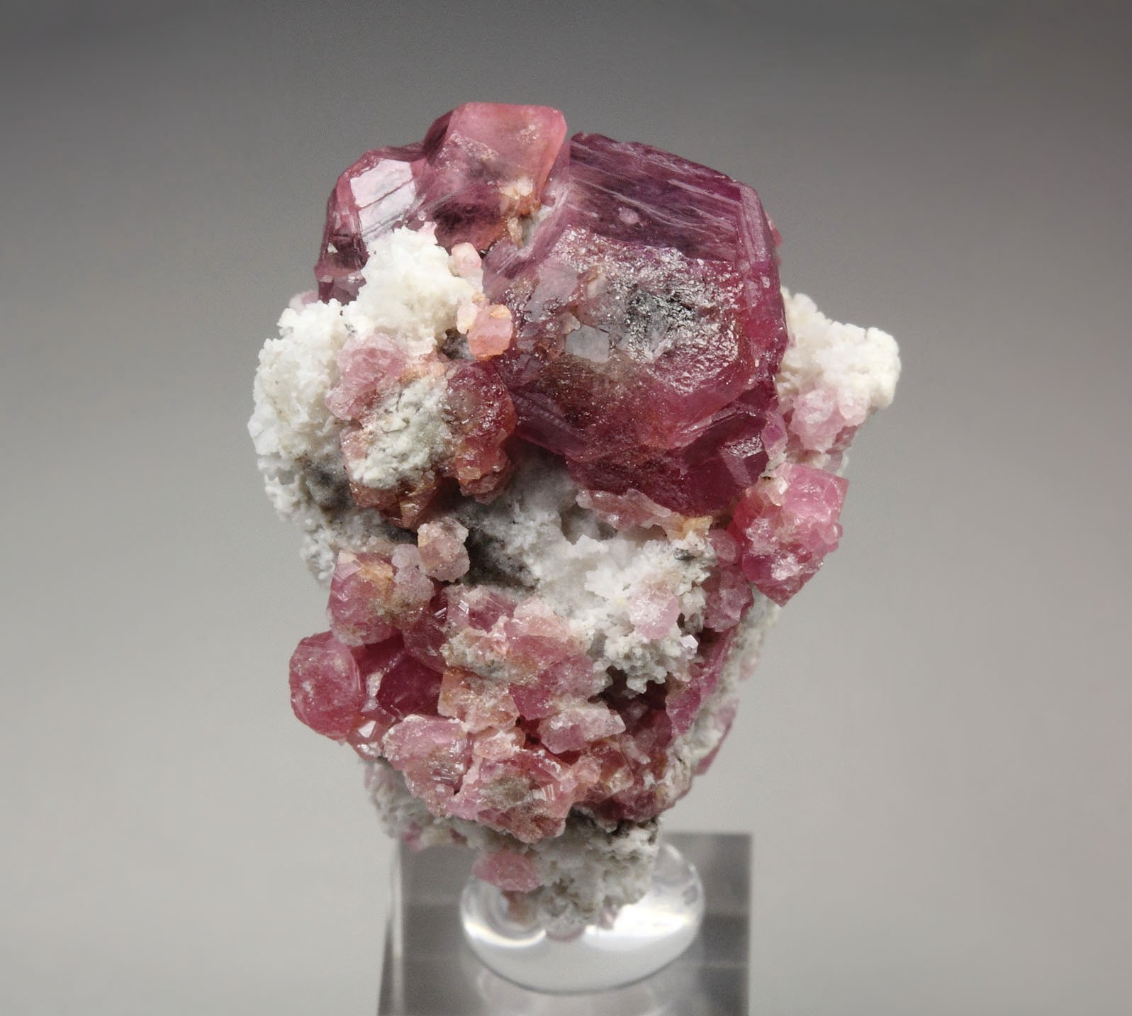 GARNET var. GROSSULAR