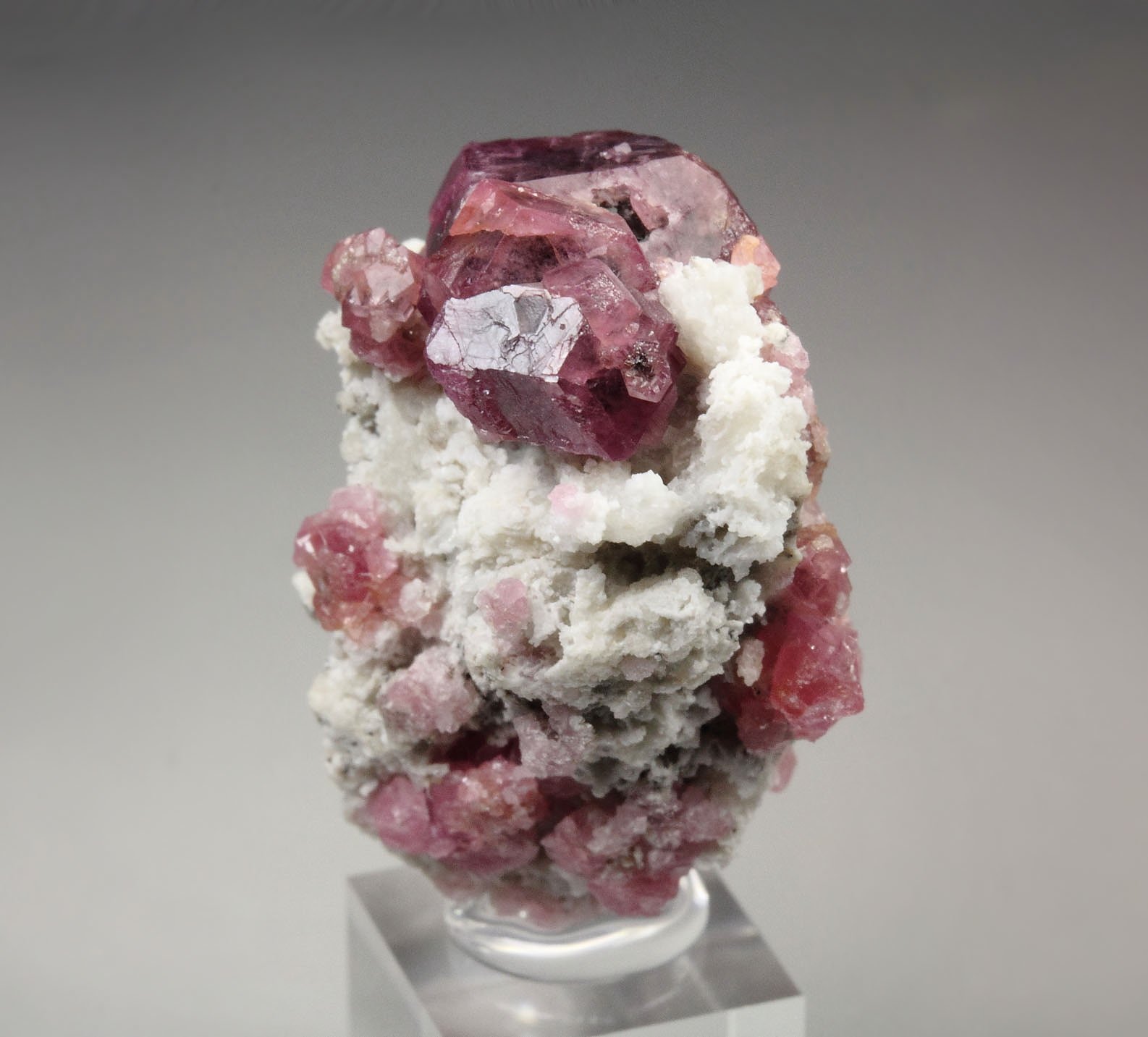 GARNET var. GROSSULAR