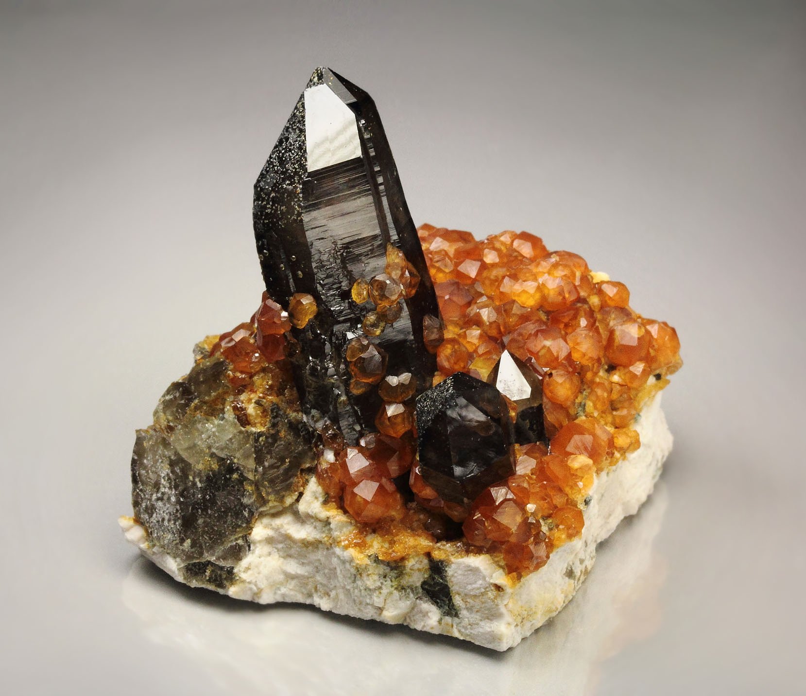 gem GARNET var. SPESSARTINE, QUARTZ var. SMOKY