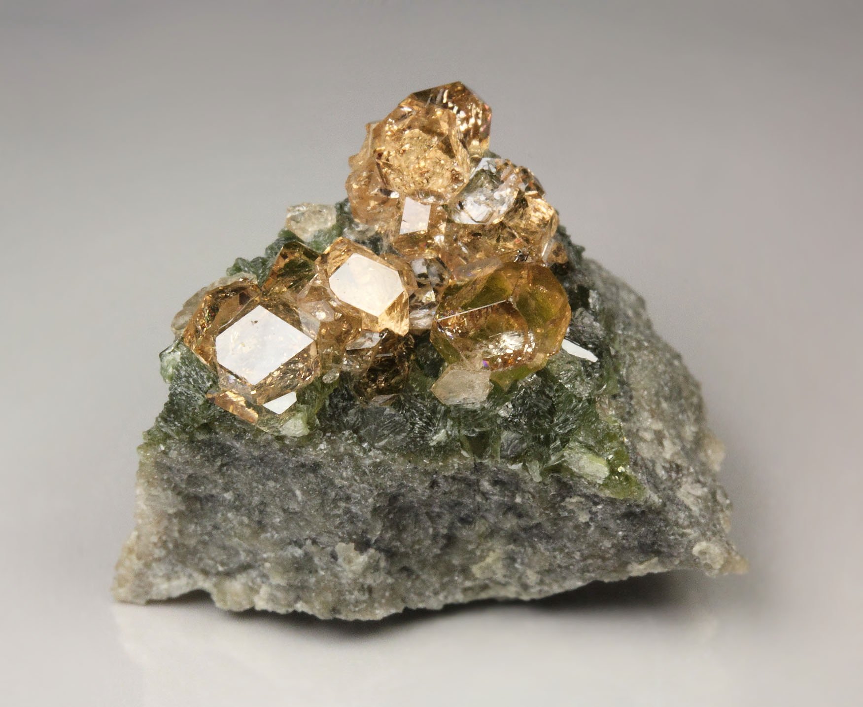 gem GARNET var. GROSSULAR, CLINOCHLORE