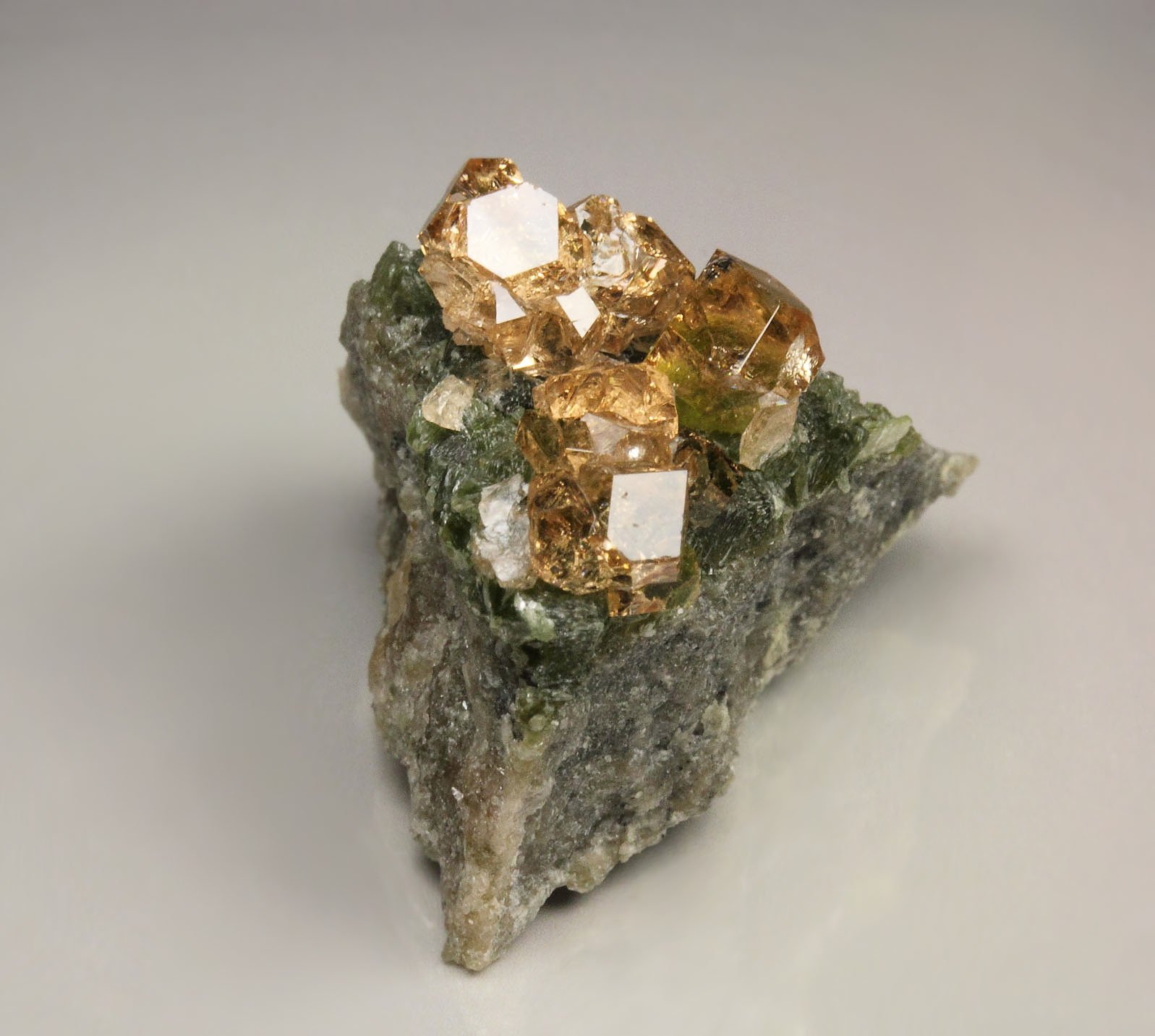 gem GARNET var. GROSSULAR, CLINOCHLORE