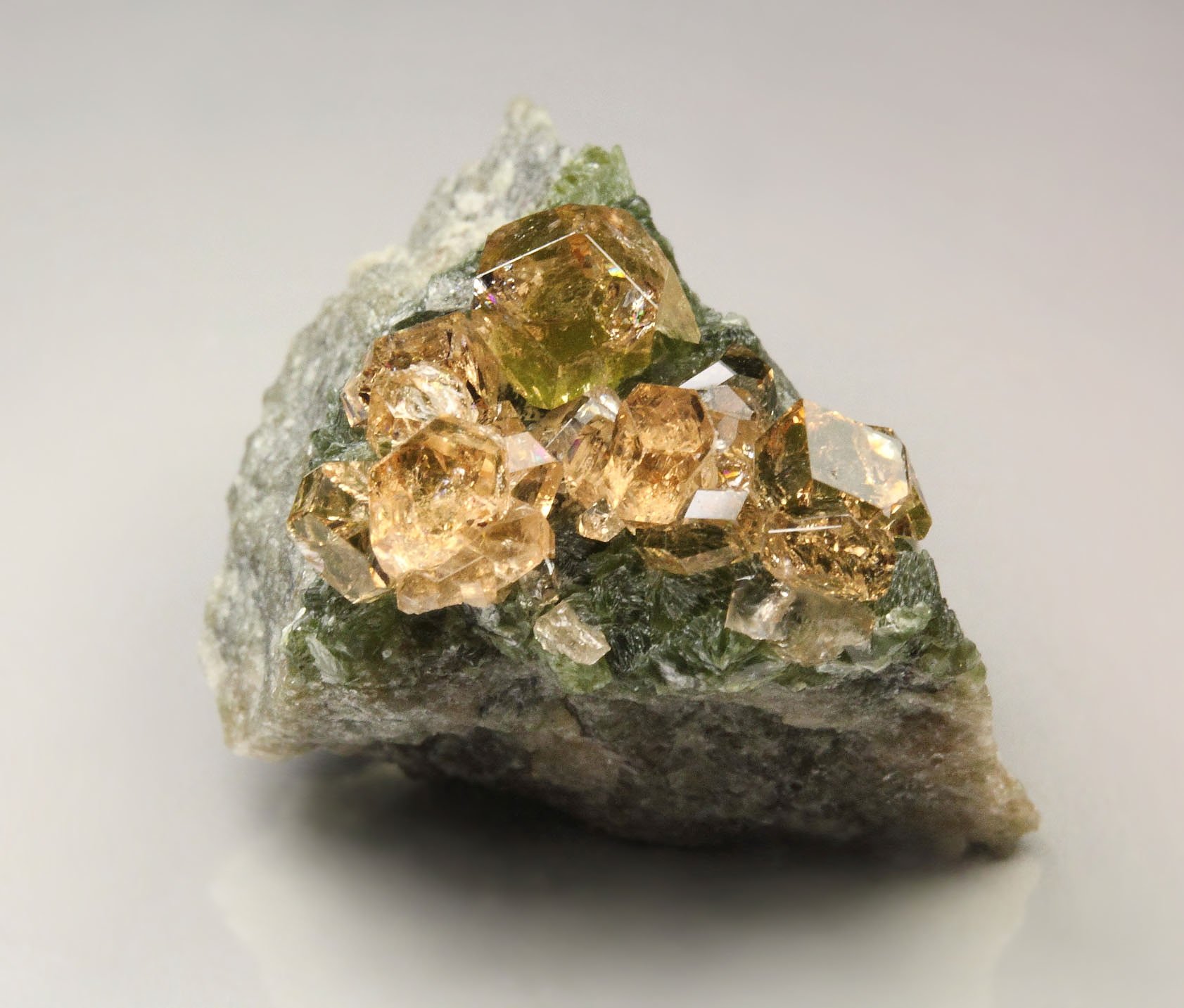 gem GARNET var. GROSSULAR, CLINOCHLORE