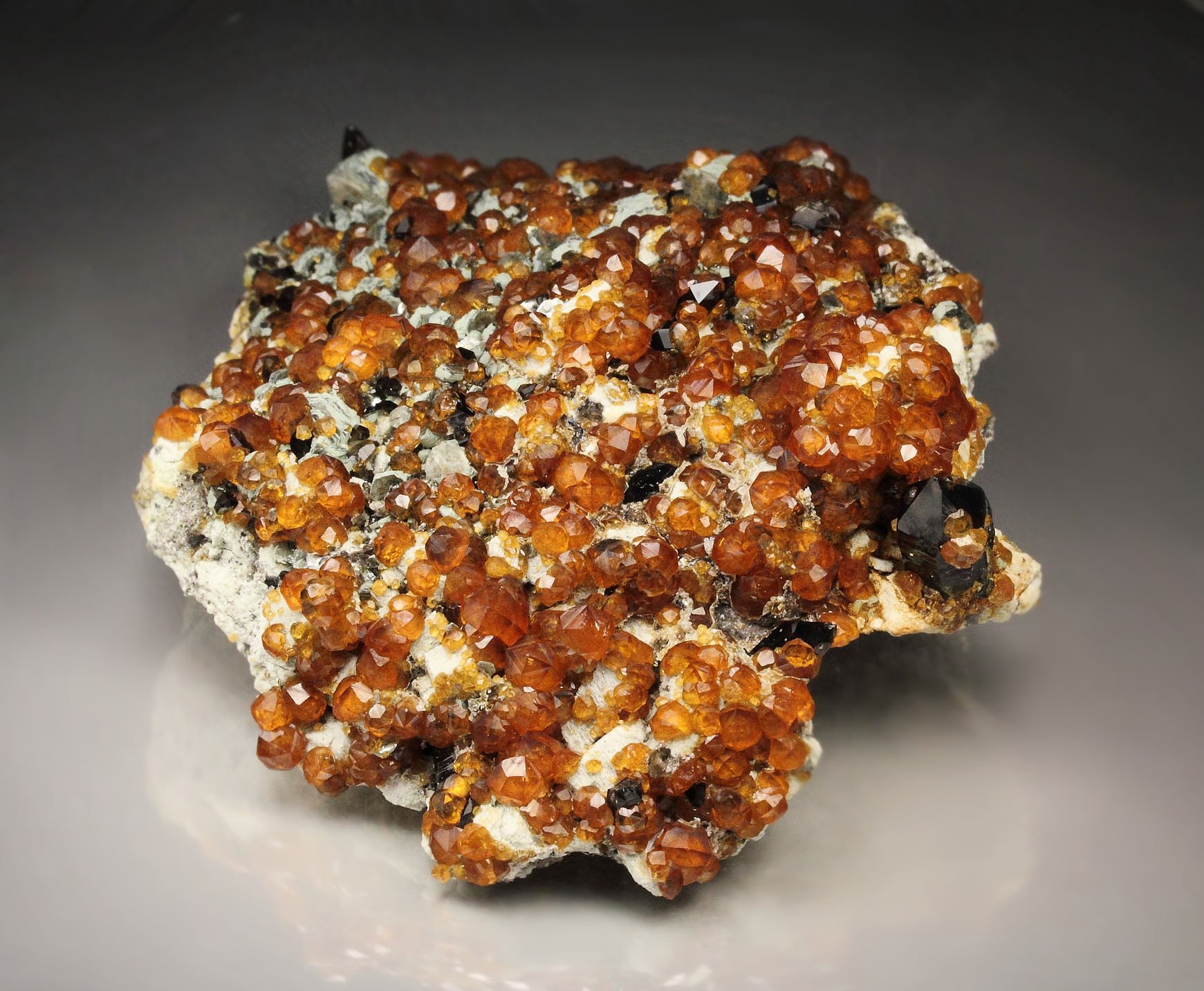 gem GARNET var. SPESSARTINE, QUARTZ var. SMOKY, MICROCLINE, MUSCOVITE
