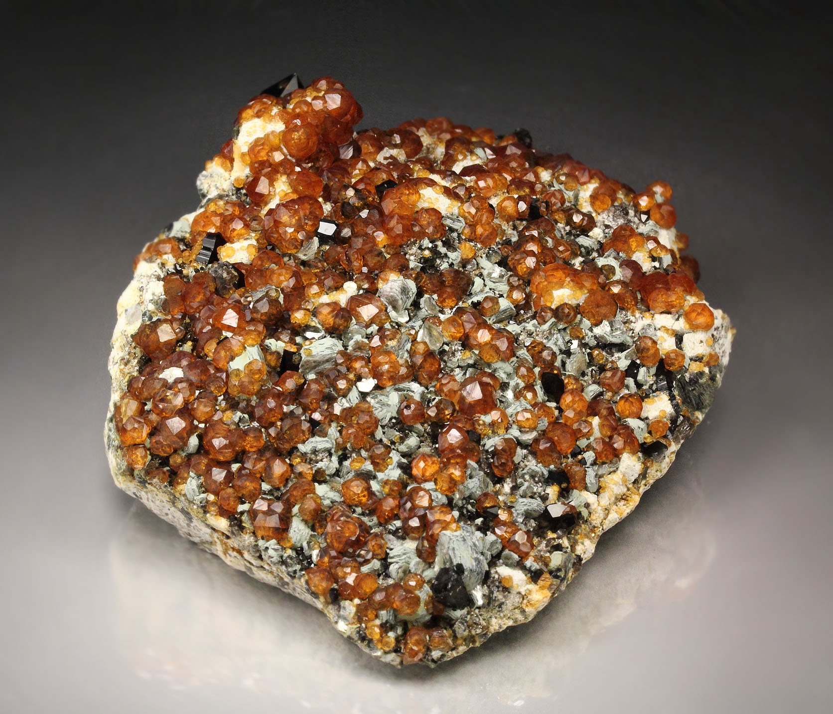 gem GARNET var. SPESSARTINE, QUARTZ var. SMOKY, MICROCLINE, MUSCOVITE