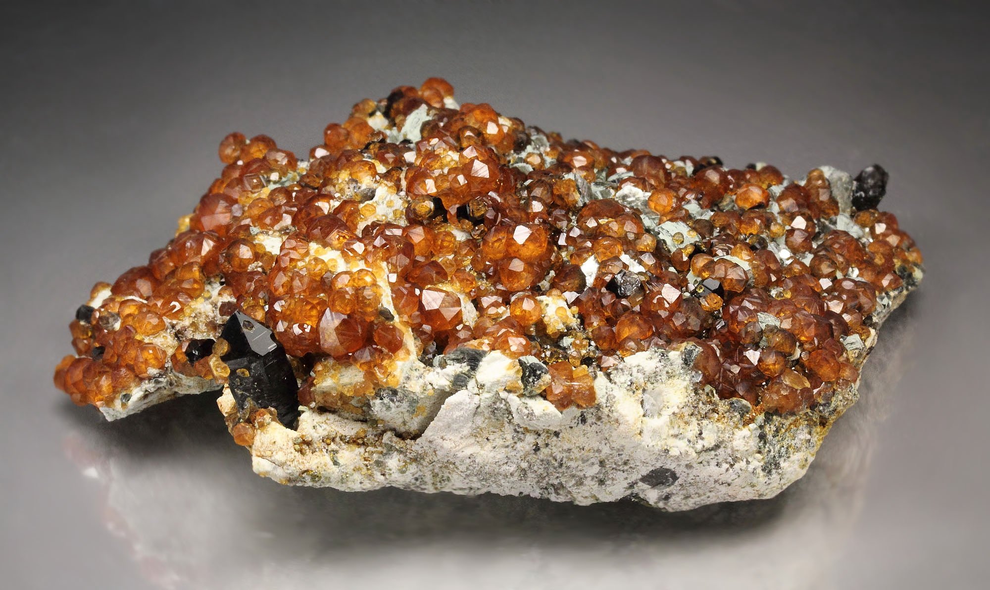 gem GARNET var. SPESSARTINE, QUARTZ var. SMOKY, MICROCLINE, MUSCOVITE