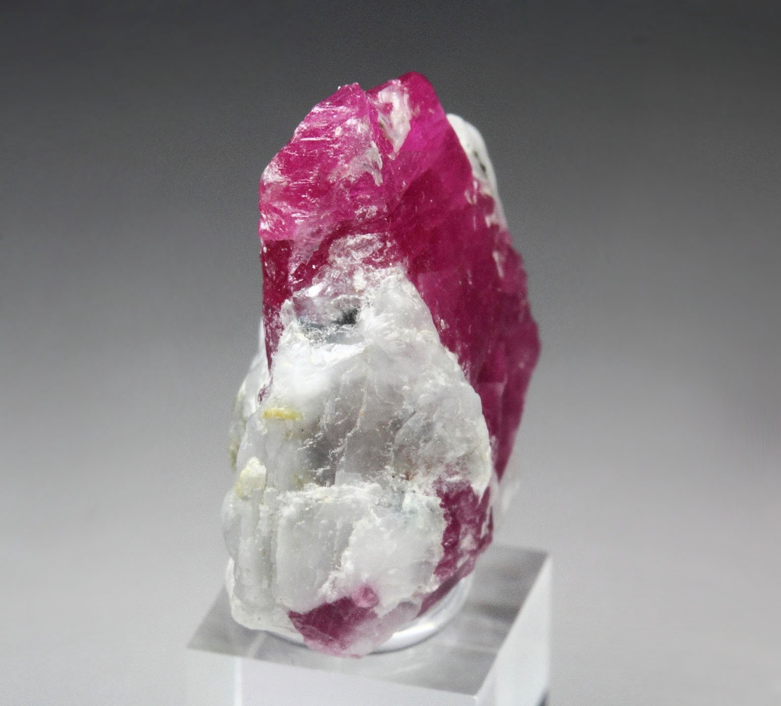 CORUNDUM var. RUBY