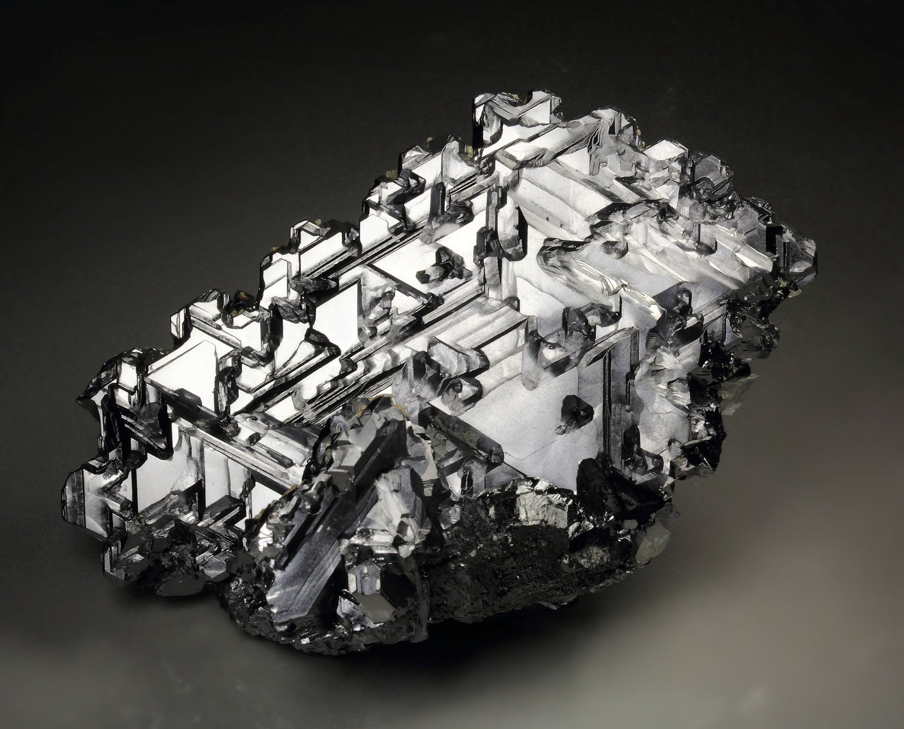 GALENA - SPINEL LAW TWIN, QUARTZ