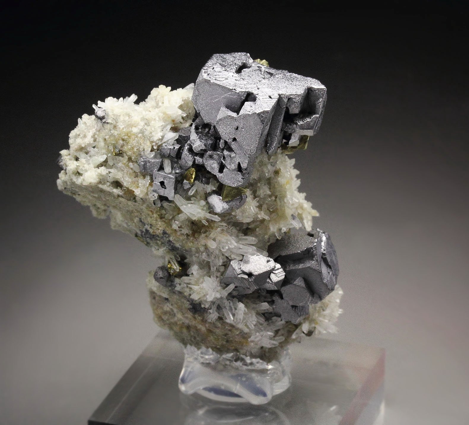 skeletal GALENA, CHALCOPYRITE, SPHALERITE, QUARTZ