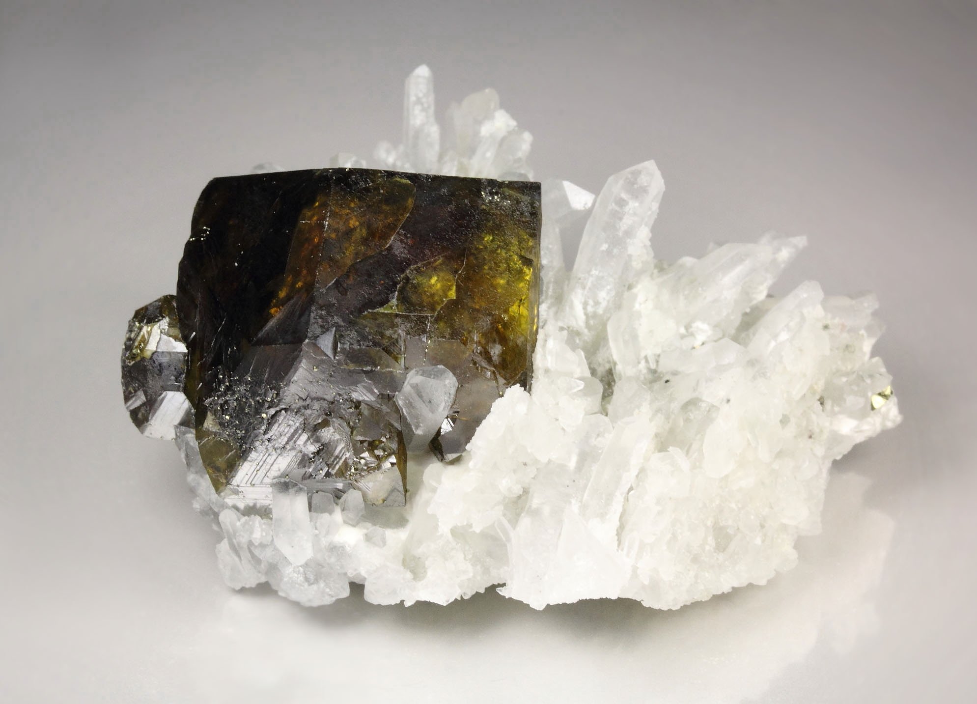 gemmy SPHALERITE var. CLEIOPHANE, QUARTZ