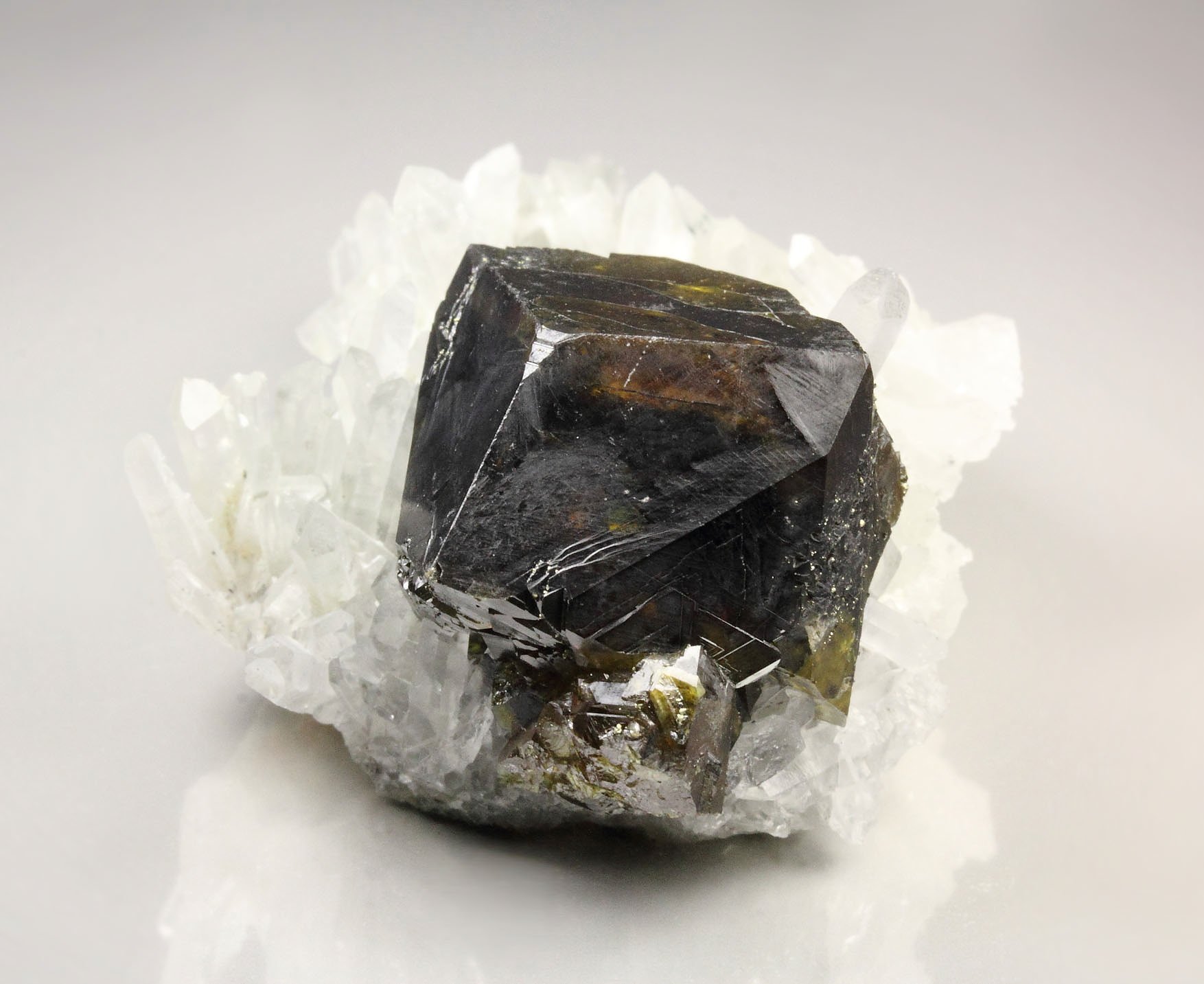 gemmy SPHALERITE var. CLEIOPHANE, QUARTZ