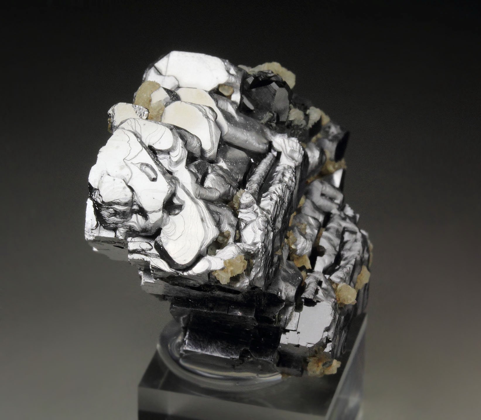 GALENA - SPINEL LAW TWIN, SPHALERITE, CALCITE