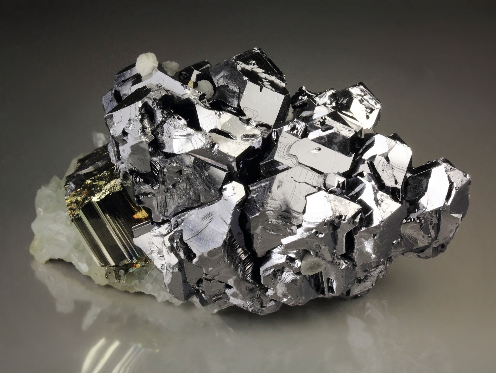 twinned GALENA, QUARTZ, CALCITE, PYRITE