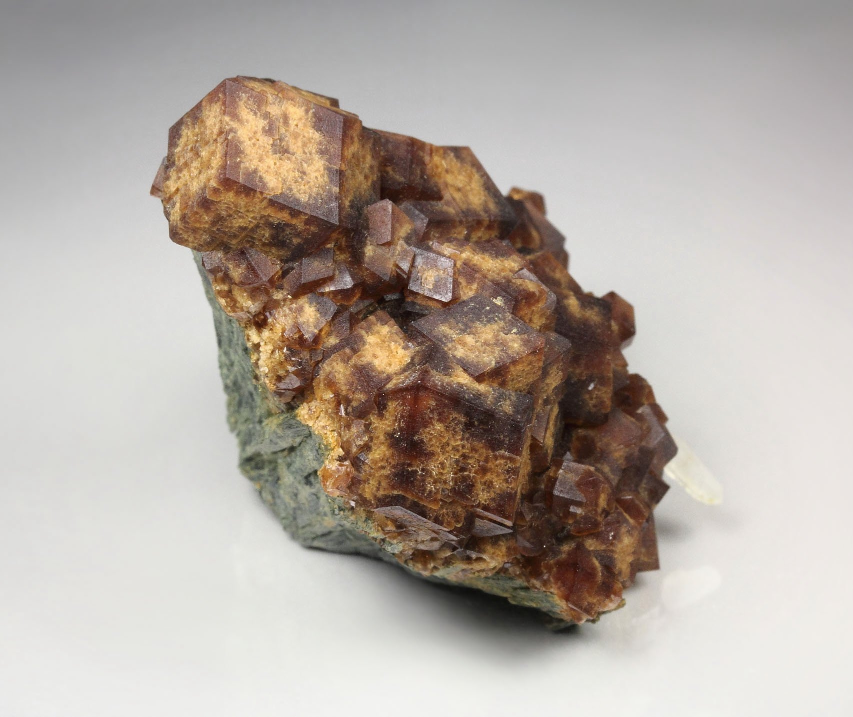 GARNET var. ANDRADITE, HEDENBERGITE, QUARTZ